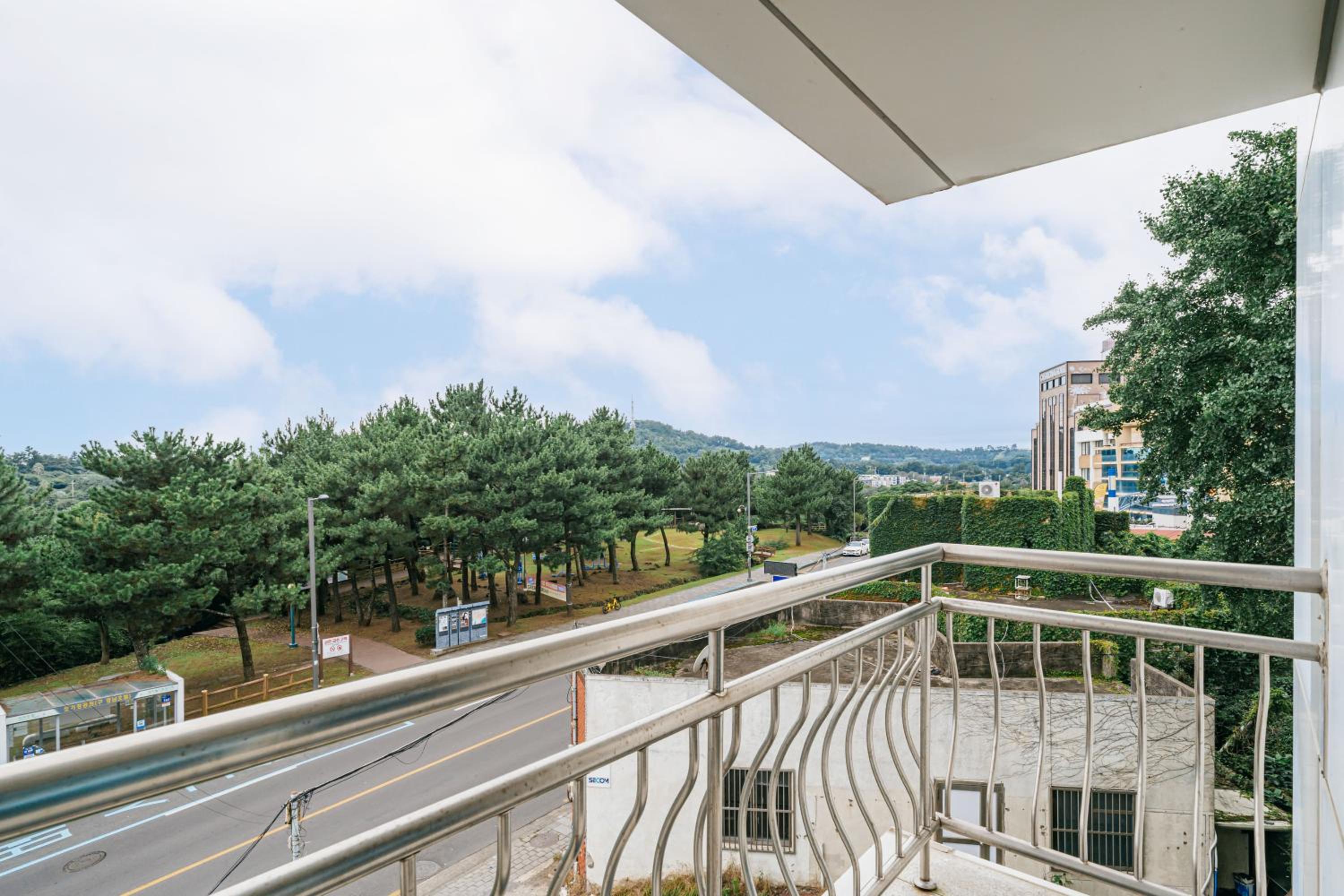 Pet Suite with Seaview - Photo 24