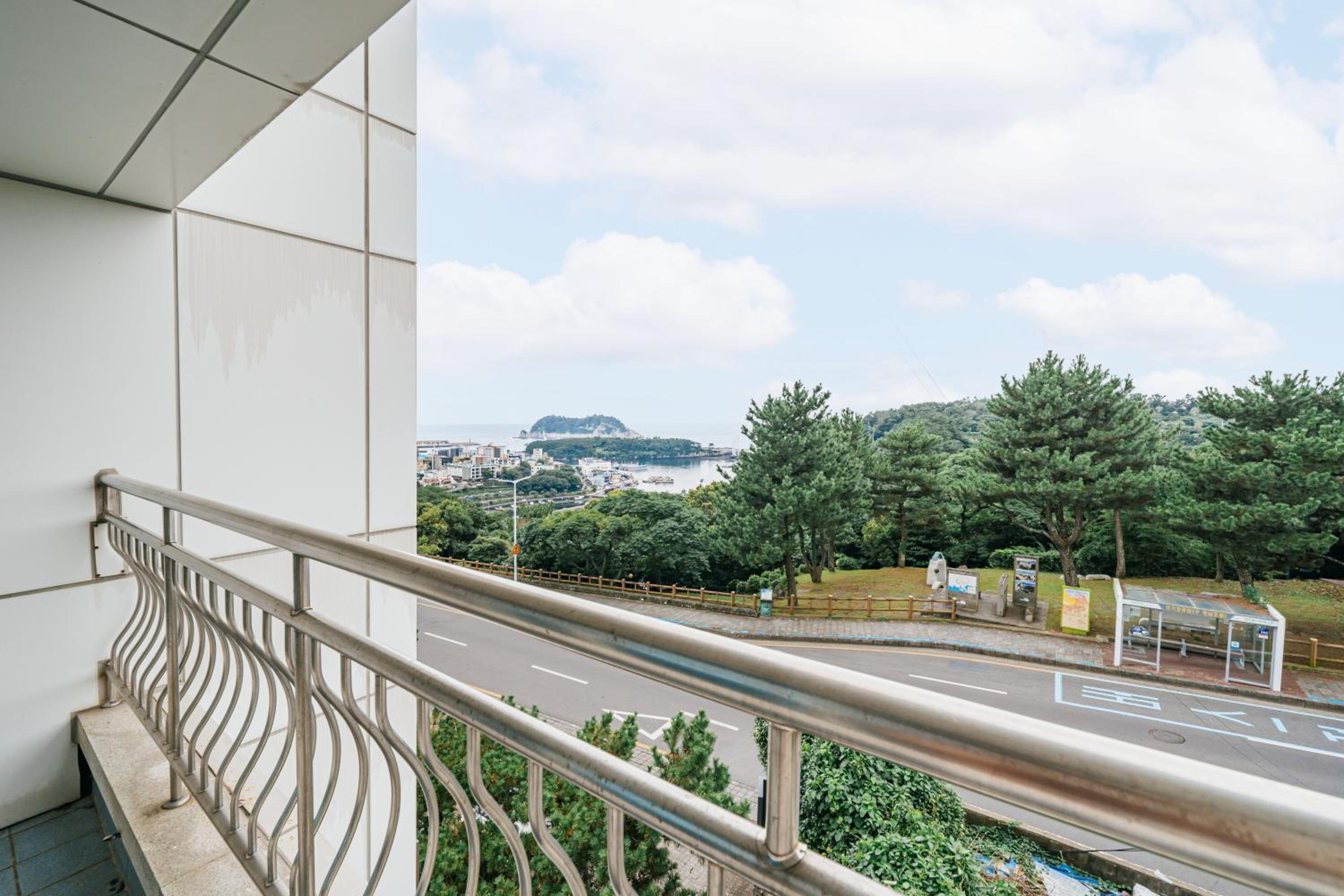 Pet Suite with Seaview - Photo 15