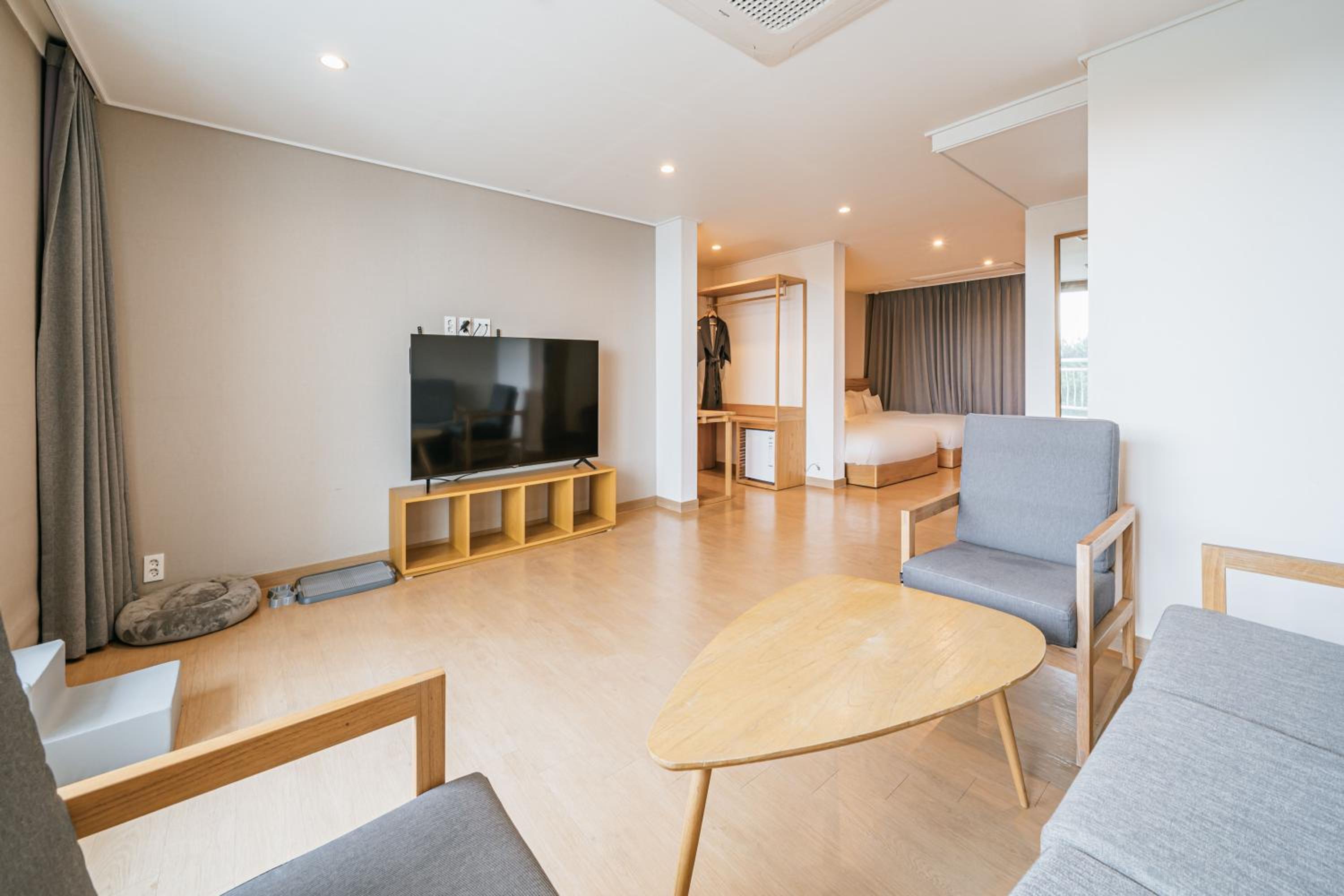 Pet Suite with Seaview - Photo 10