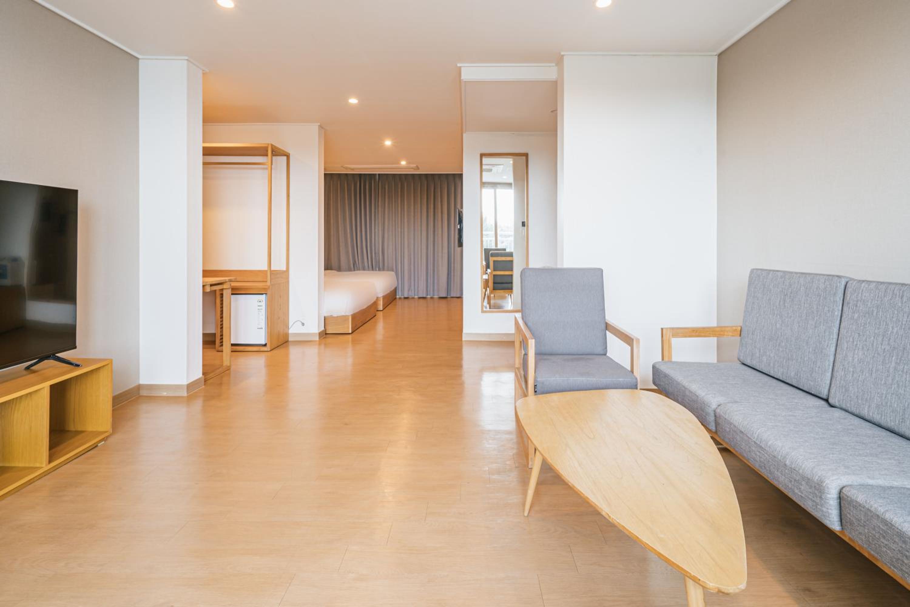 Pet Suite with Seaview - Photo 11