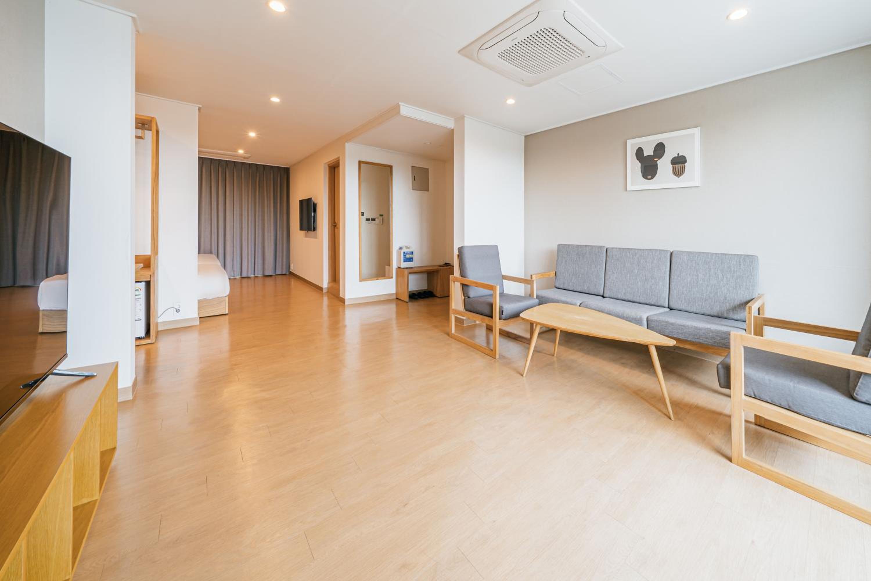 Pet Suite with Seaview - Photo 12