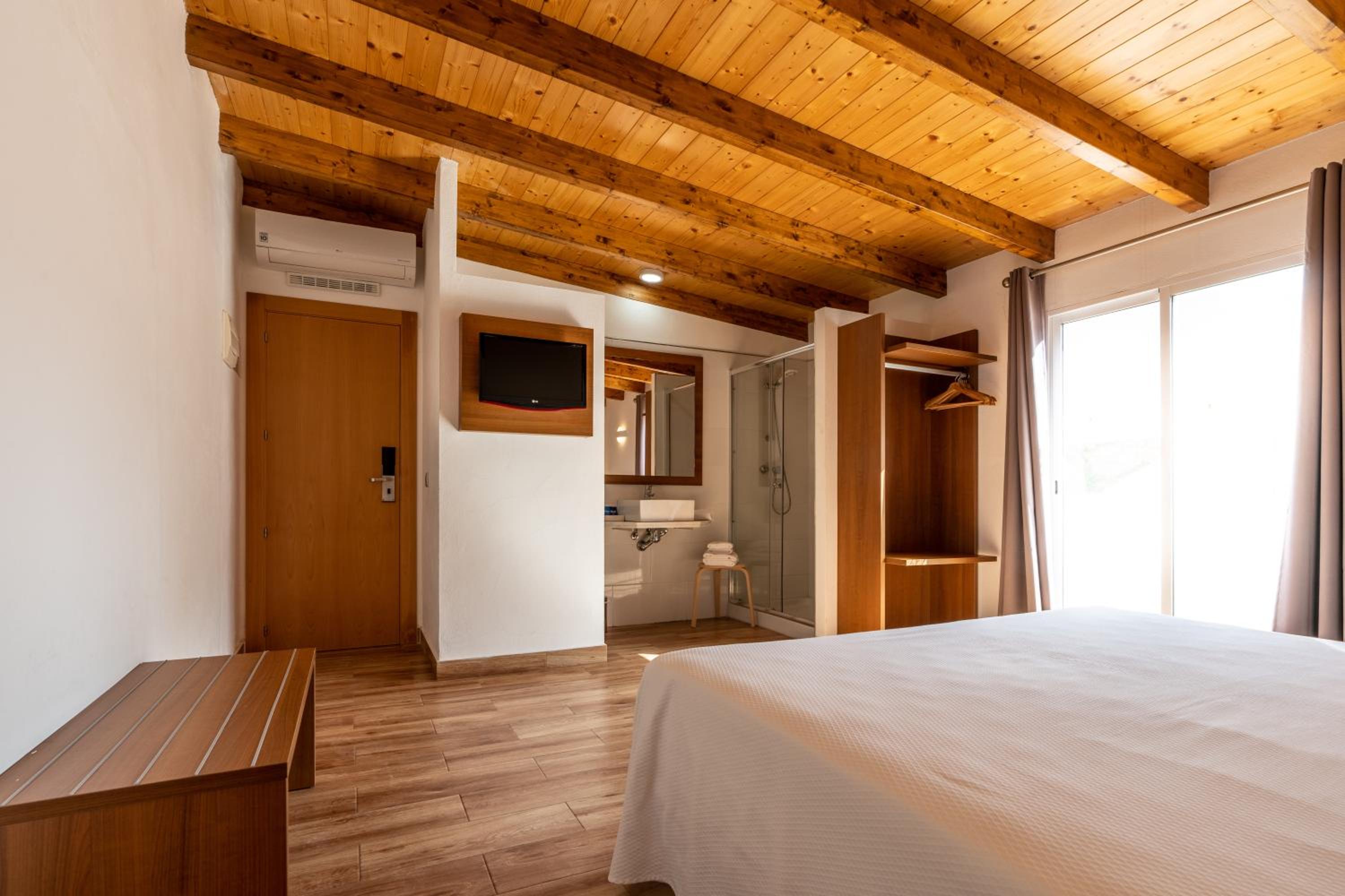 King Room with Balcony photo 1