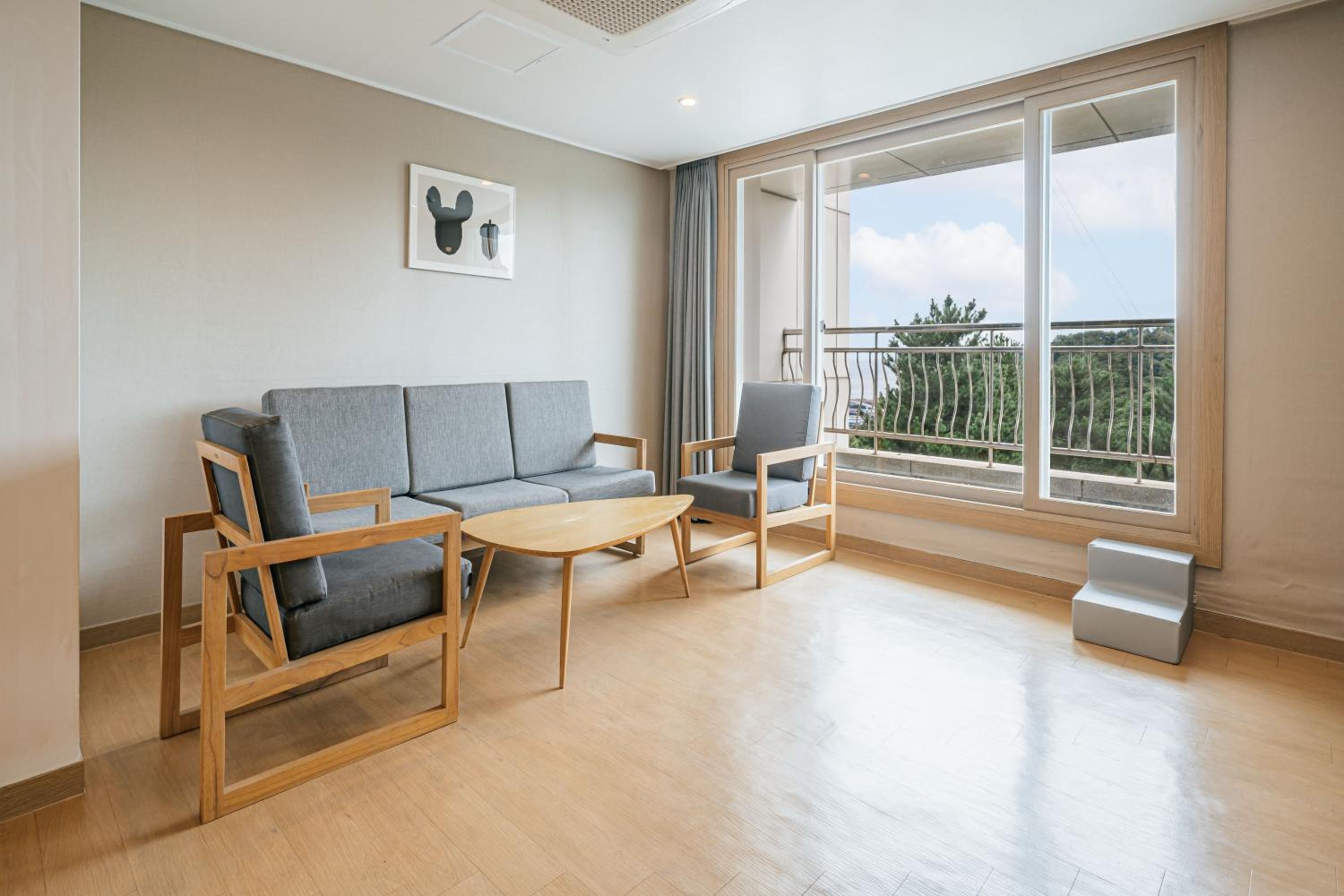 Pet Suite with Seaview - Photo 6