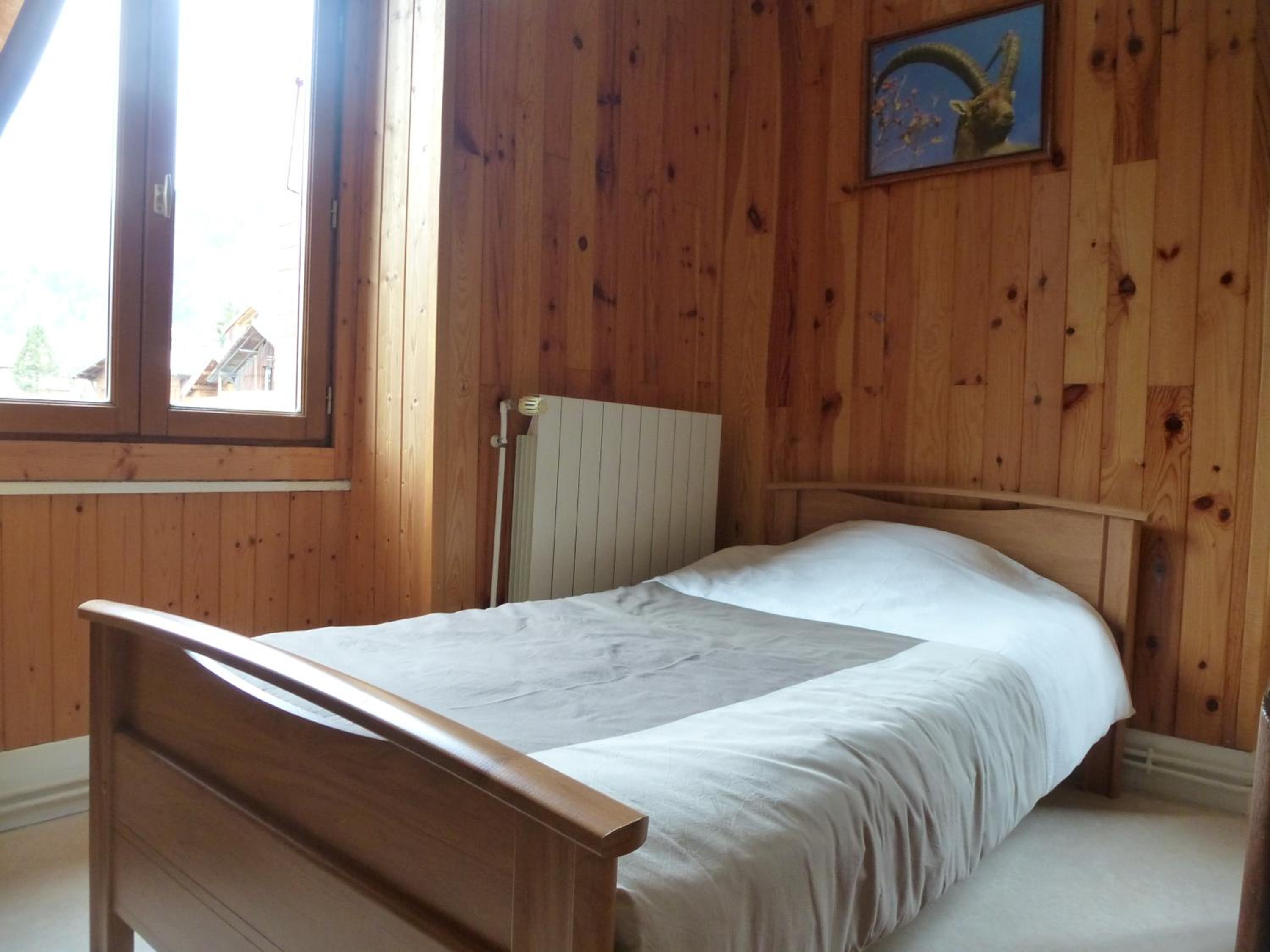Basic Triple Room with Shared Bathroom photo 3