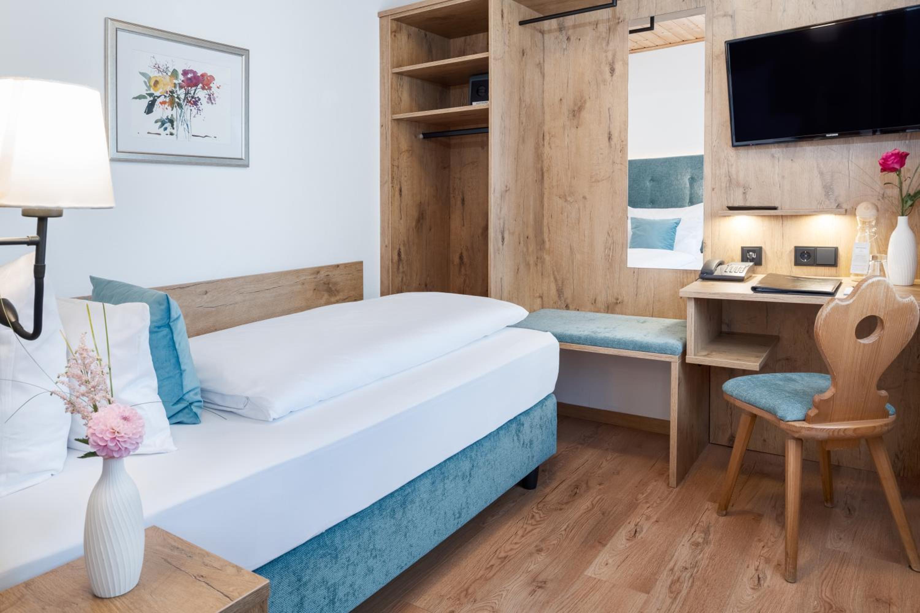 Economy Room