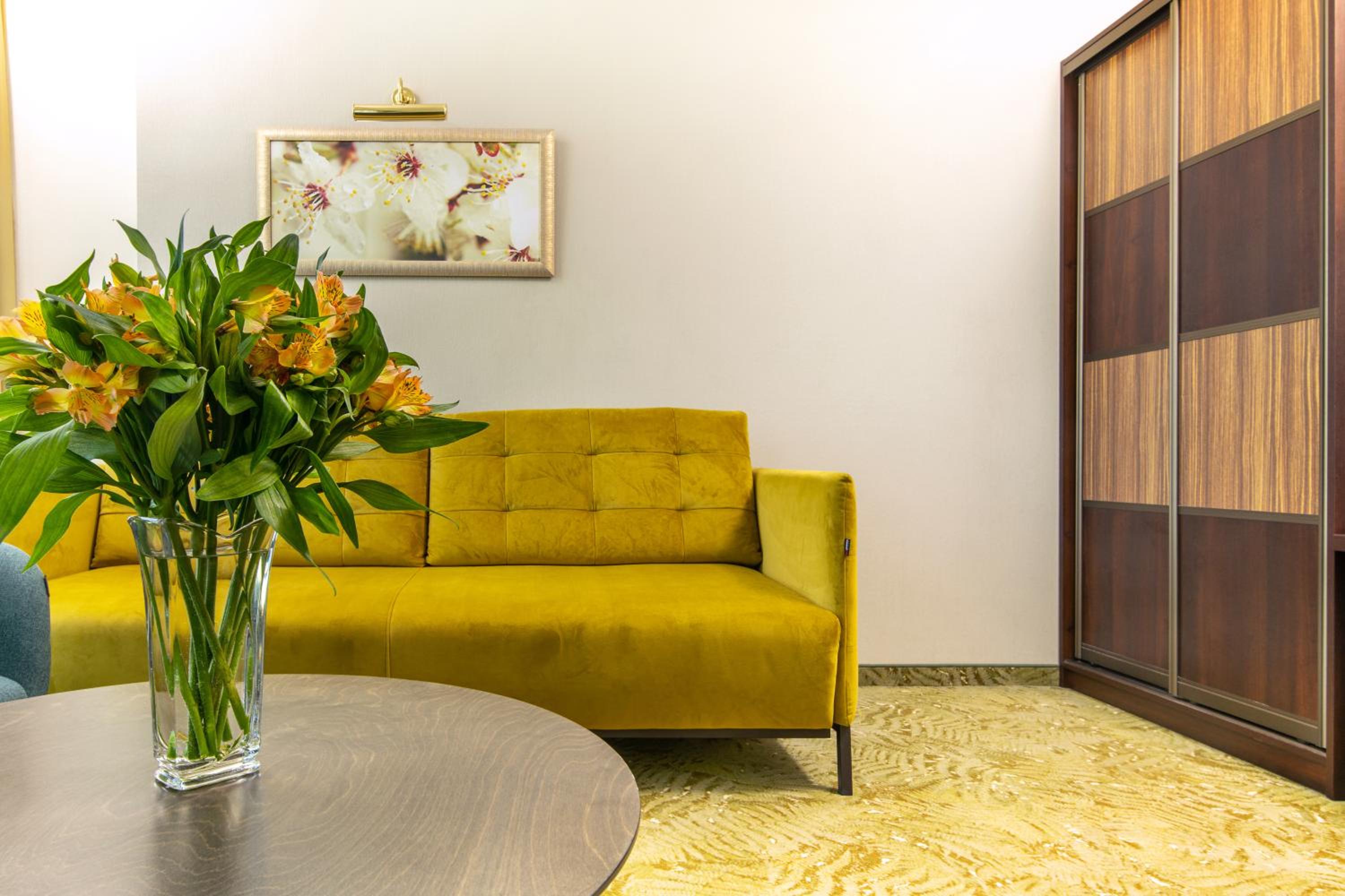 Junior Suite with Spa Access - Photo 21