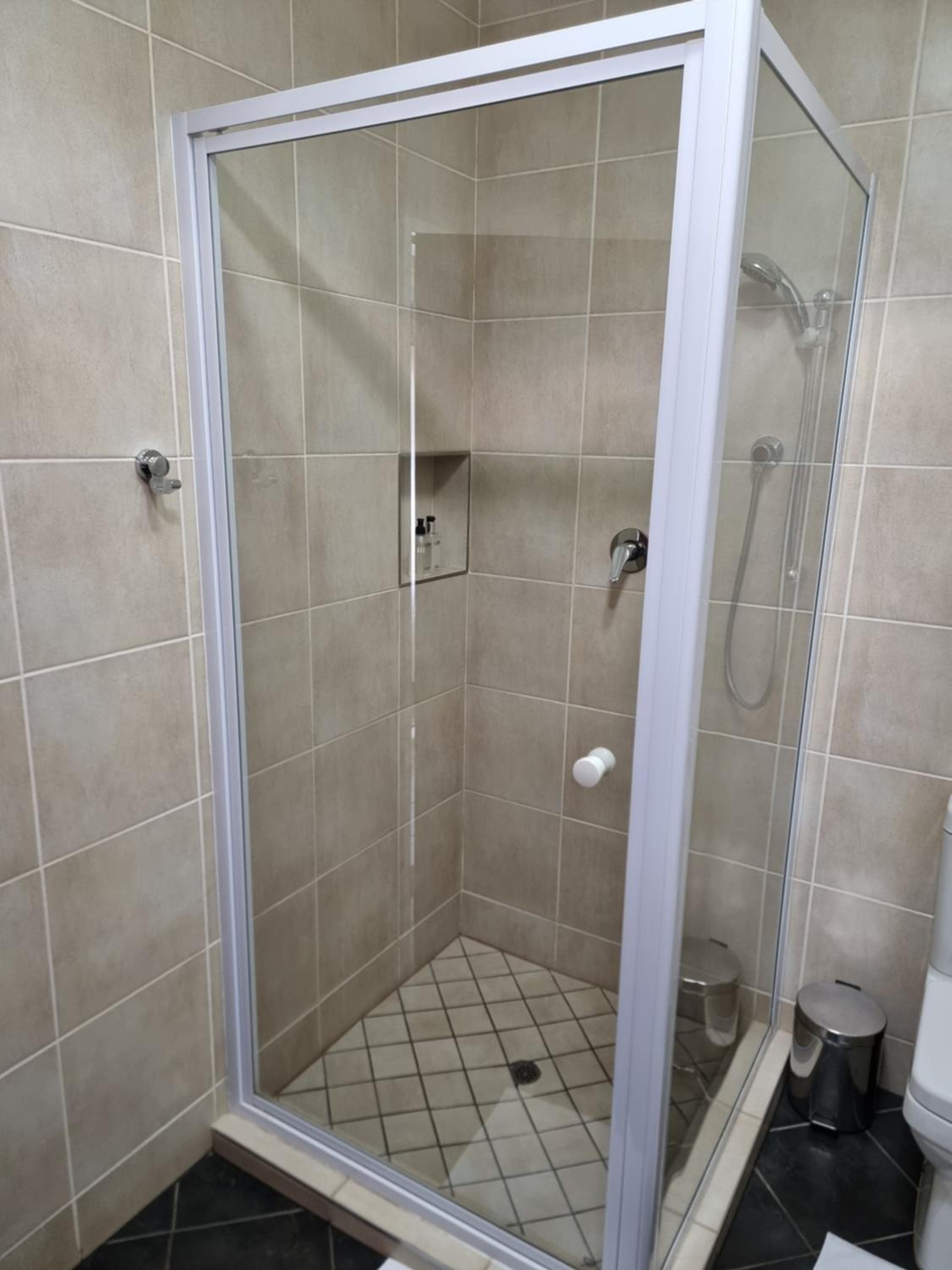 Standard Double Room - Photo 8