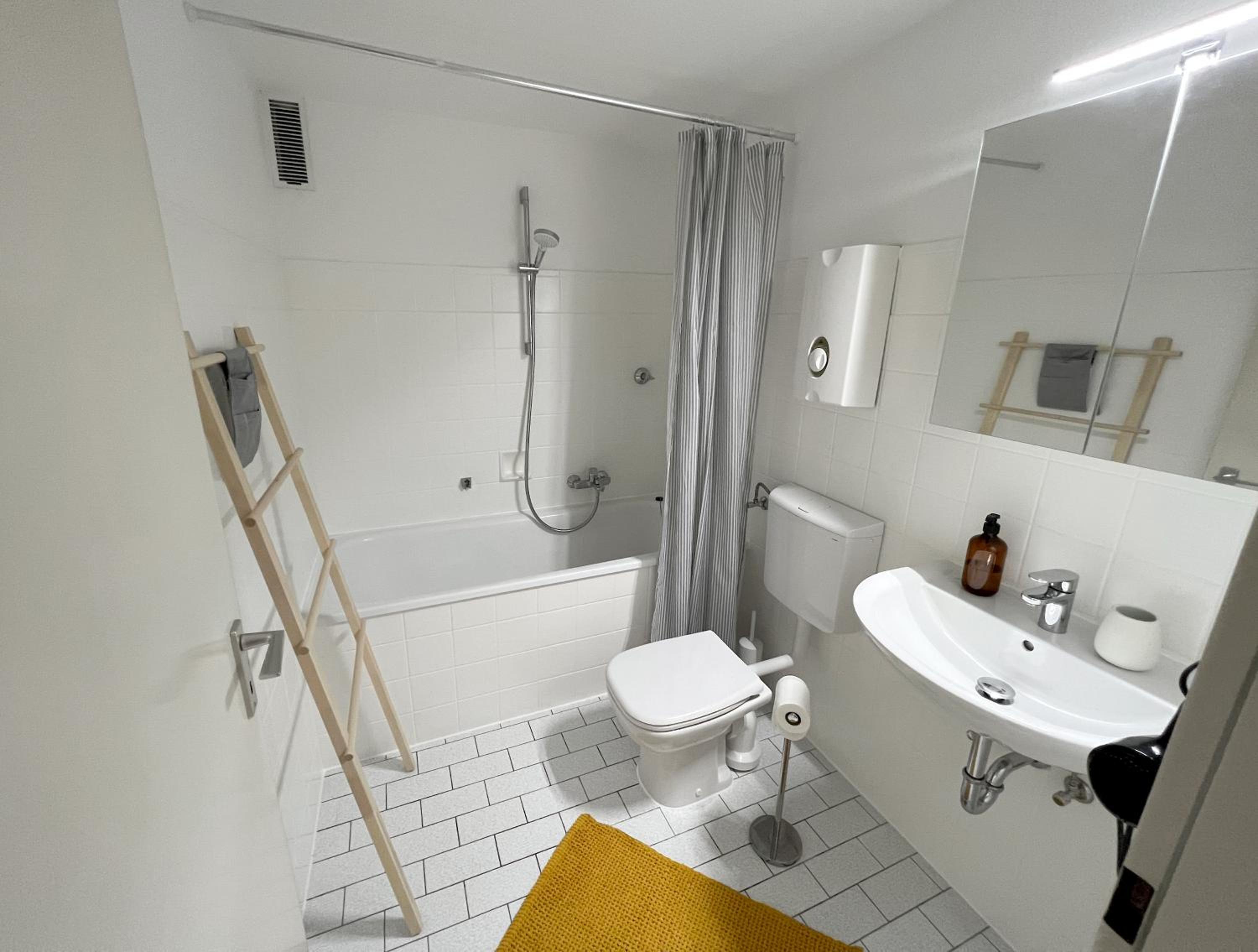 One-Bedroom Apartment photo 2