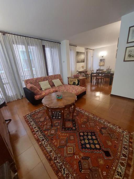 One-Bedroom Apartment with City View photo 2