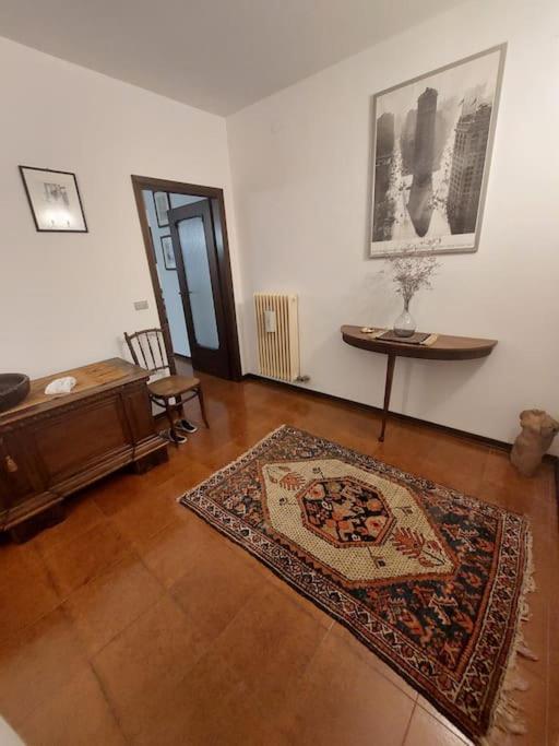 One-Bedroom Apartment with City View photo 1