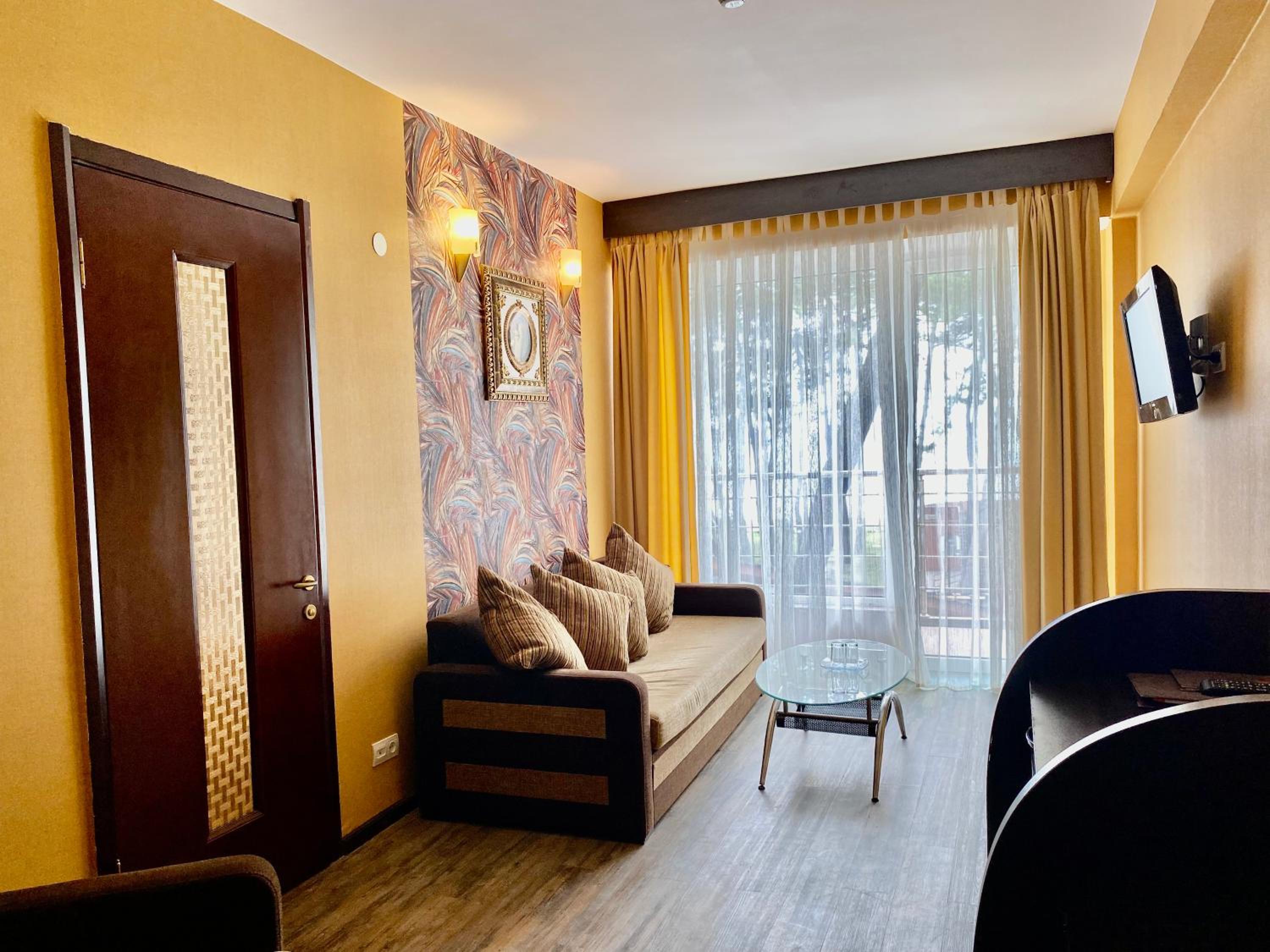 Suite - Photo 2