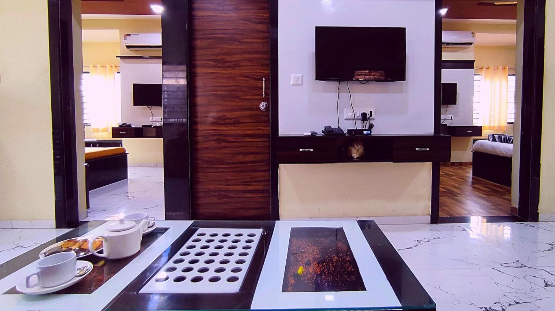 Villa - Photo 2