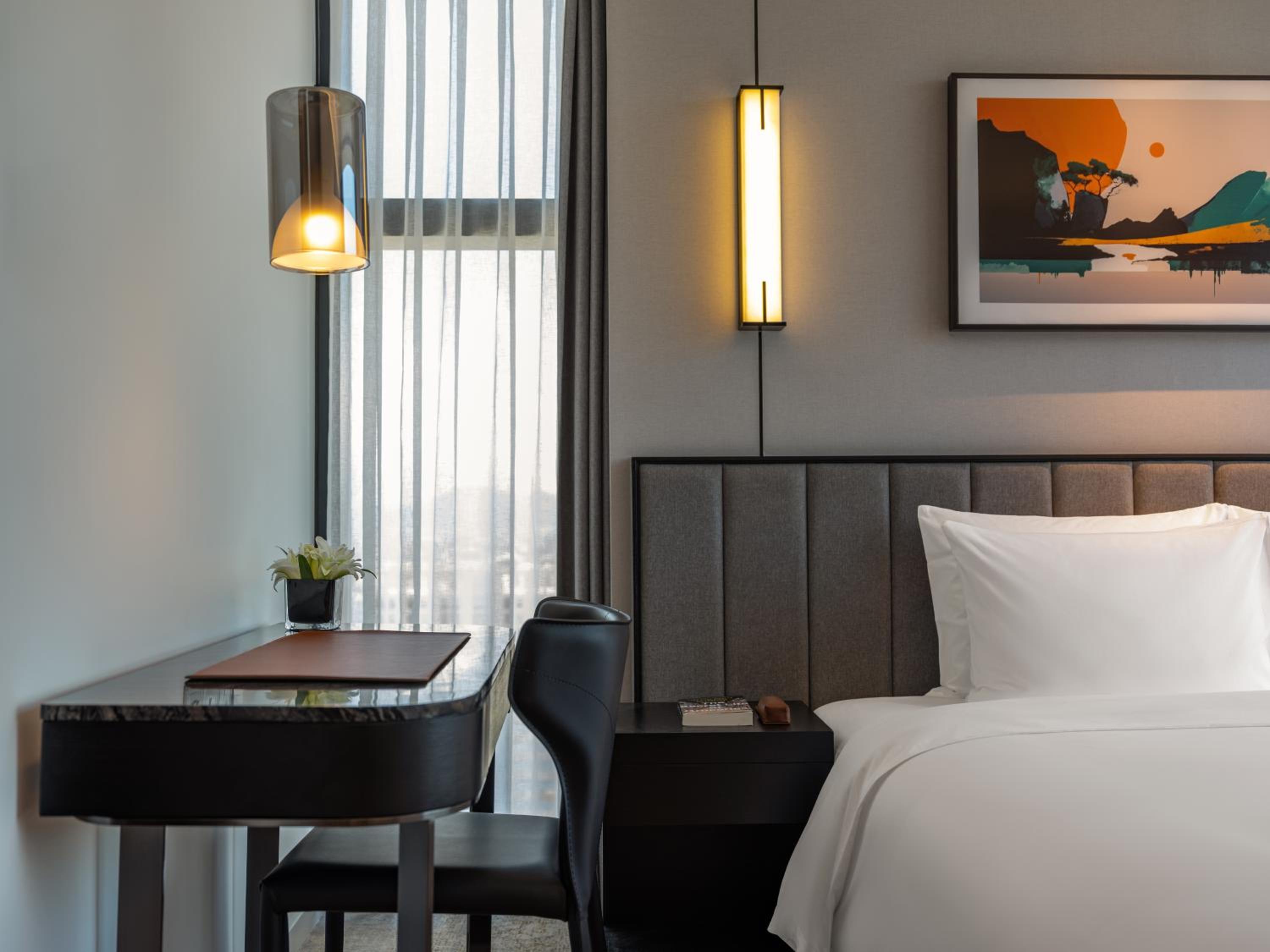 Junior Suite with King and Single Bed - River View and Lounge Access - Photo 5