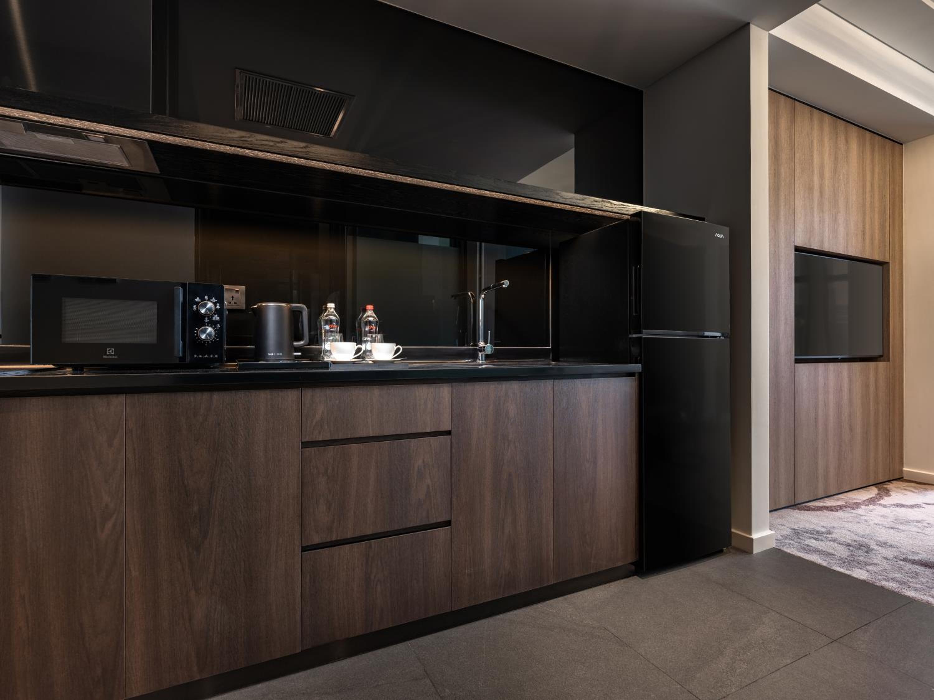 Junior Suite with King and Single Bed - River View and Lounge Access - Photo 6