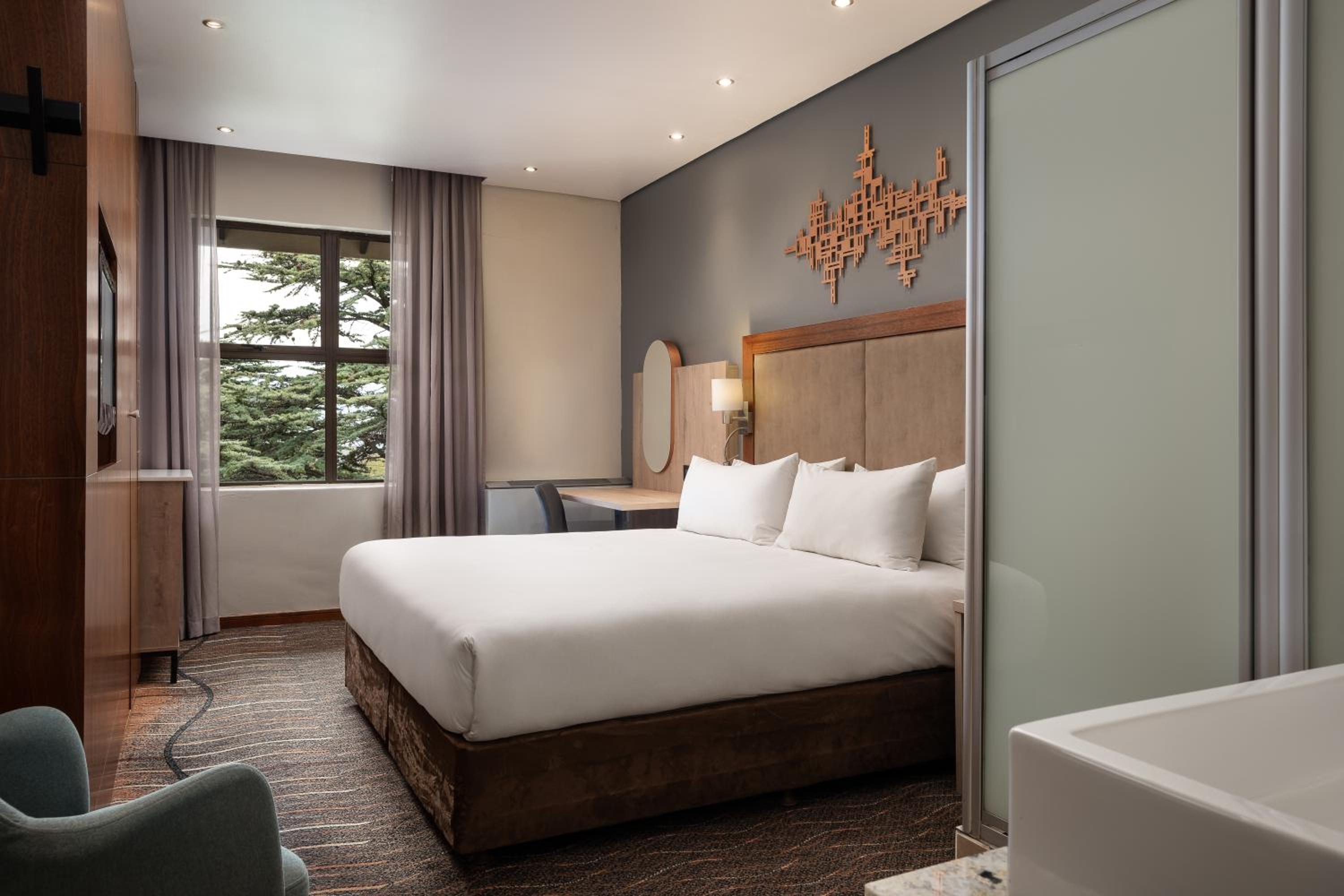 Guest Room, 1 King - Photo 16
