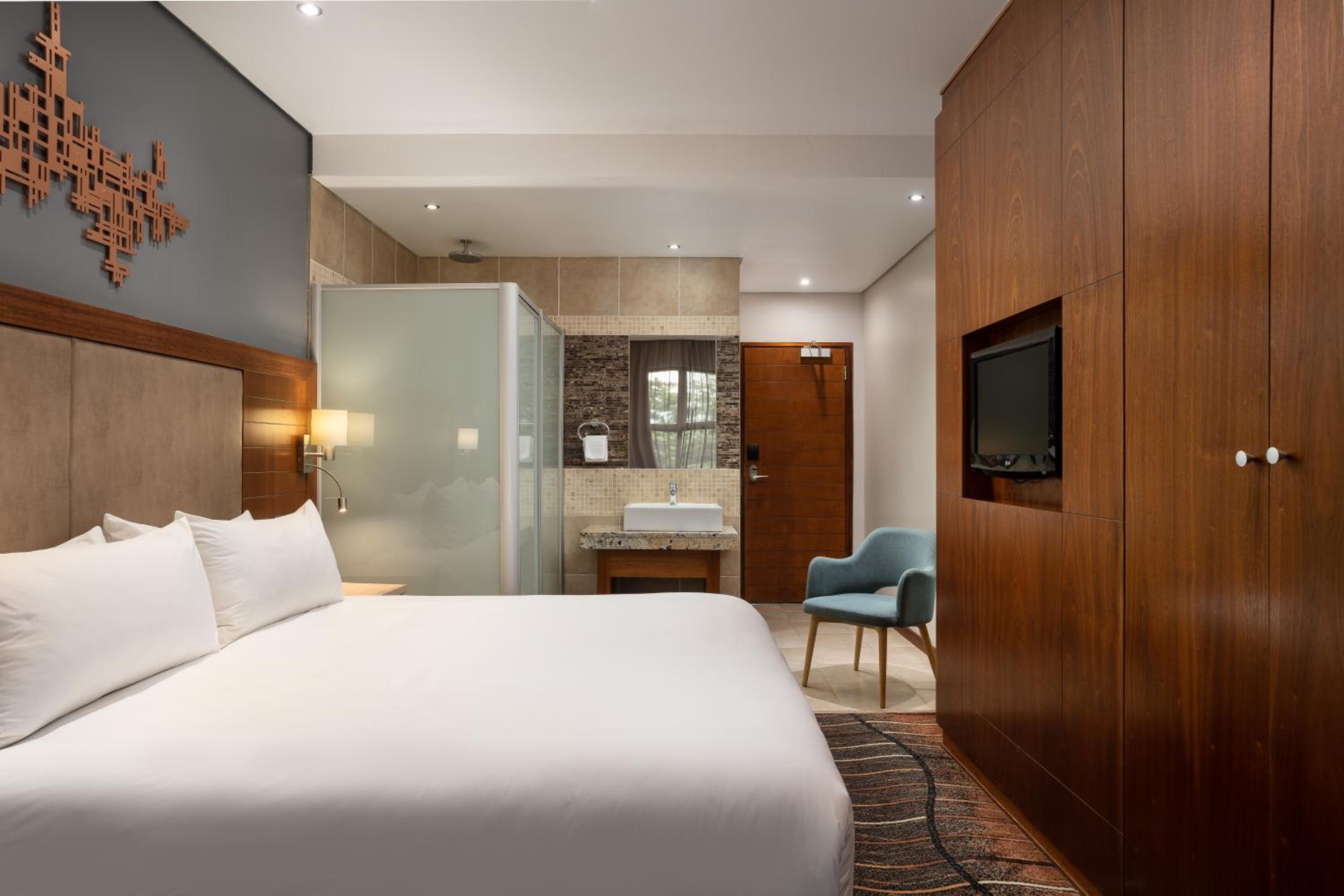Guest Room, 1 King - Photo 1