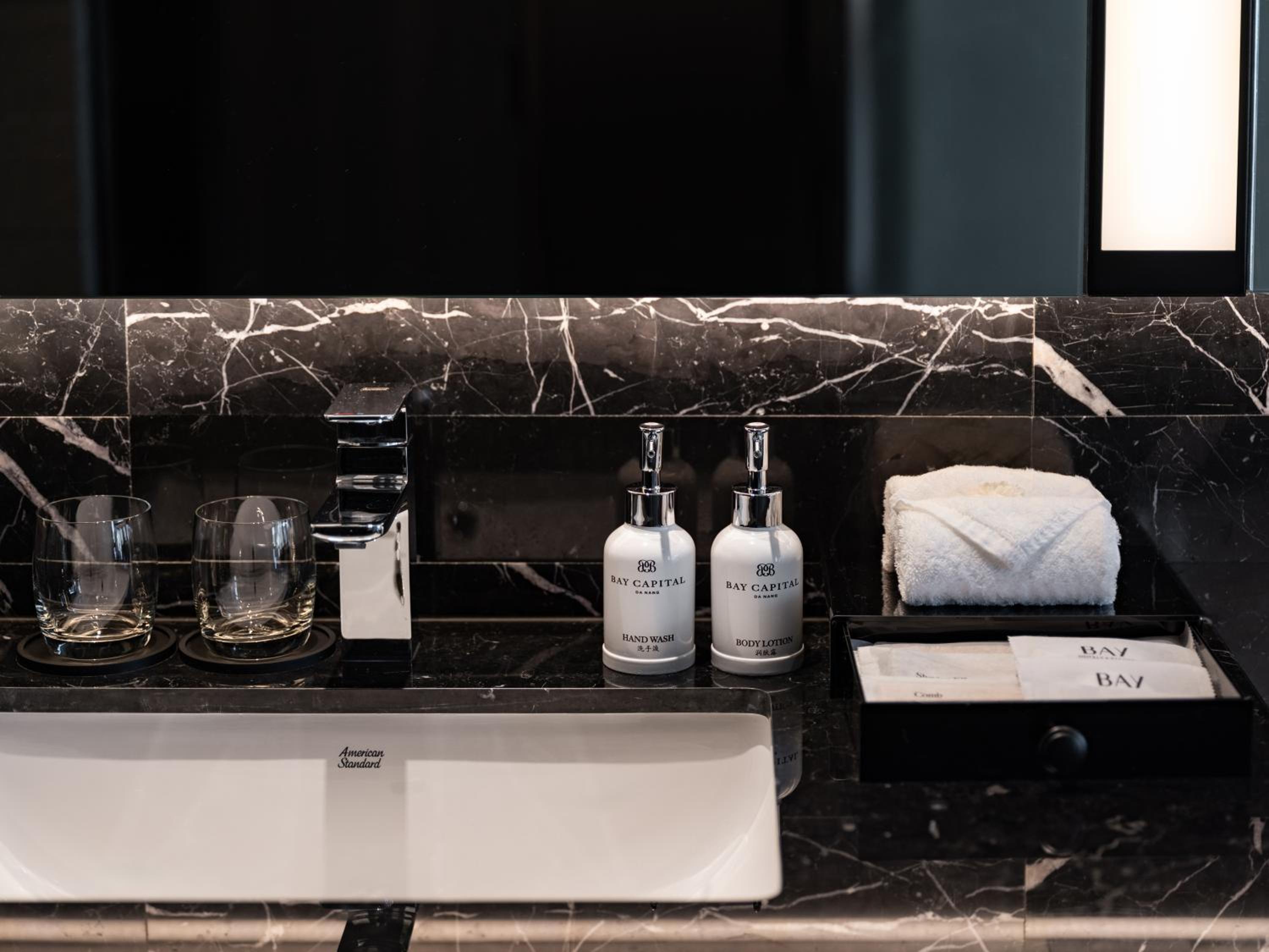Premium River King Room With Bathtub - Club Lounge Access - Photo 6