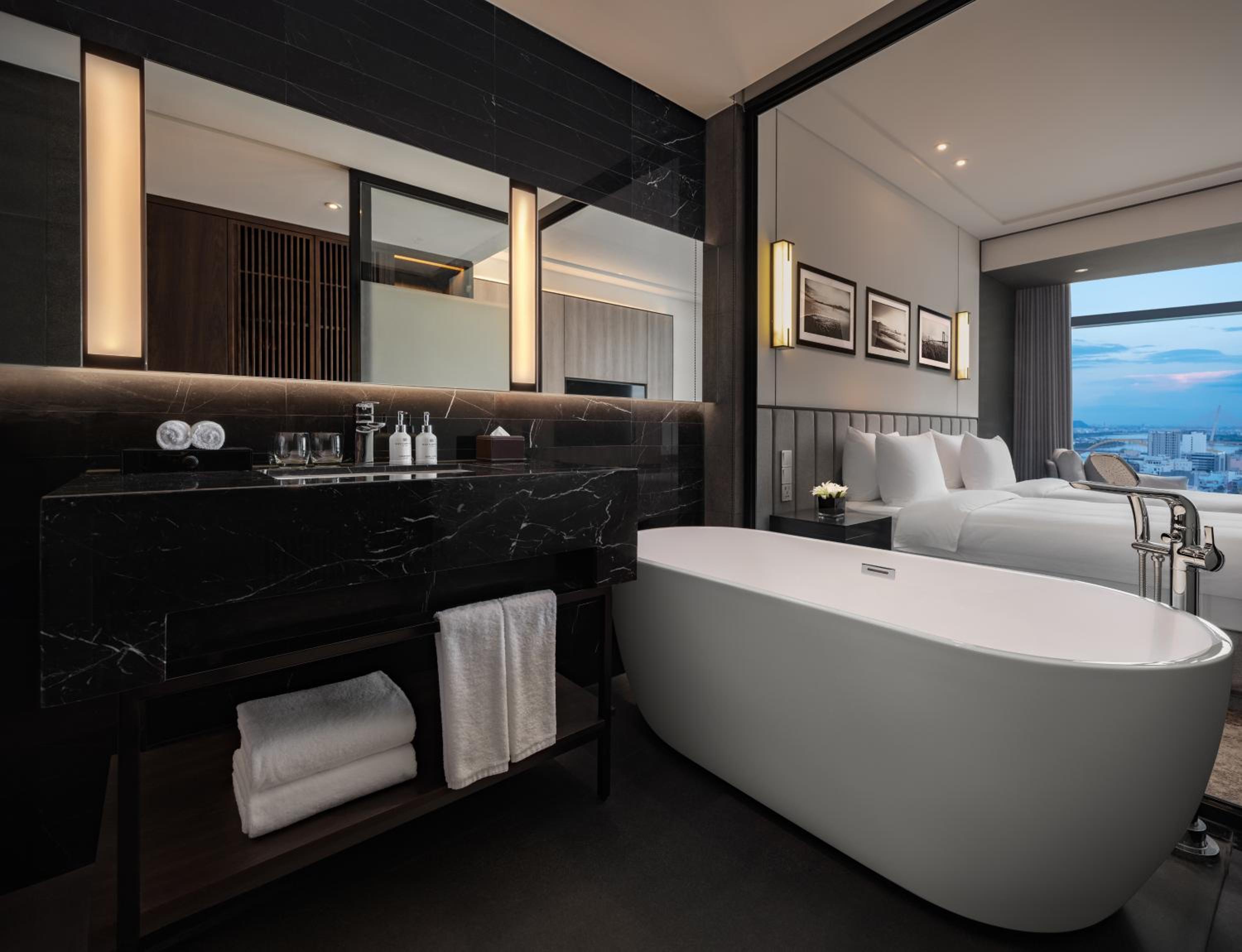 Deluxe City Twin Room With Bathtub - Complimentary Minibar