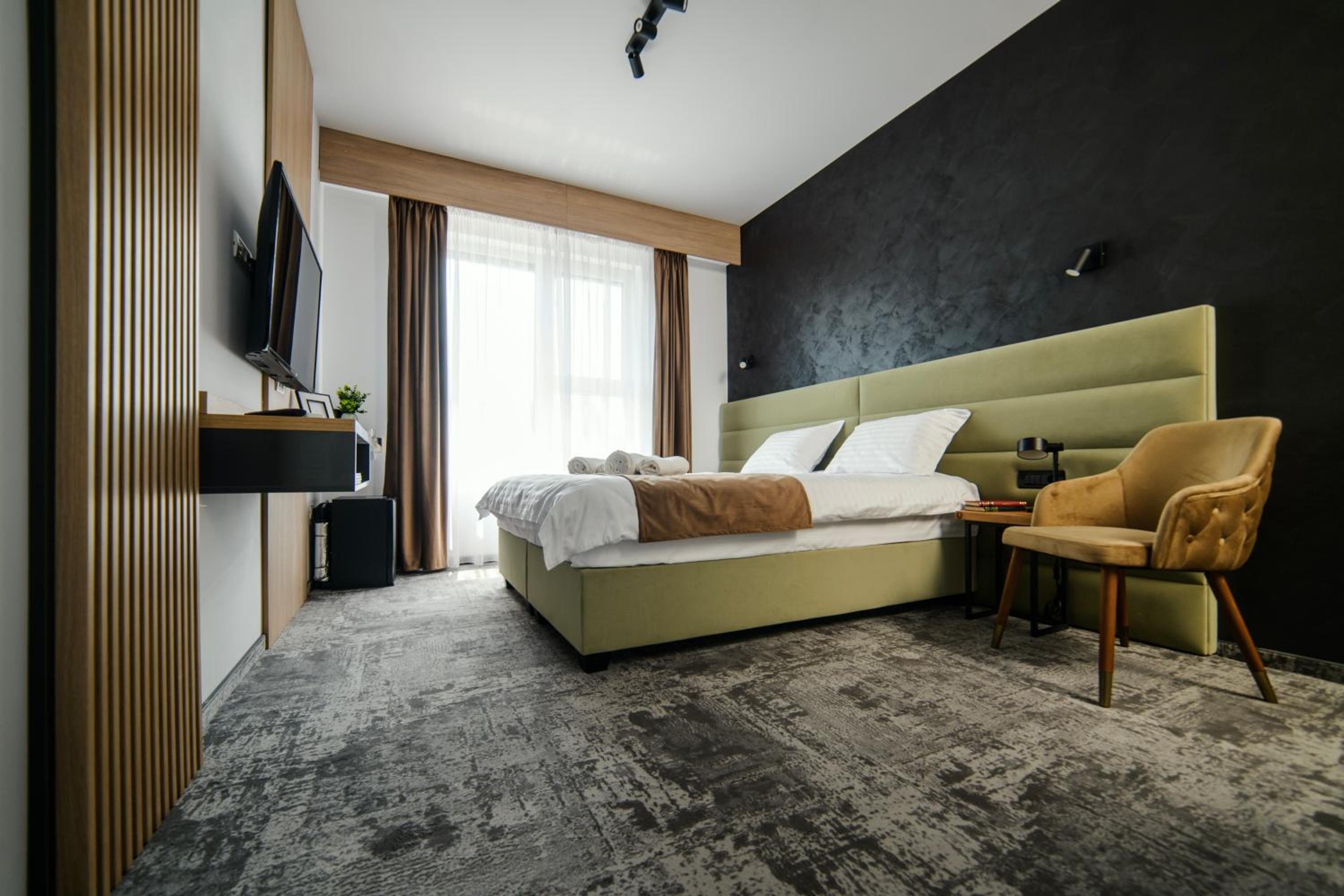 Deluxe Queen Room