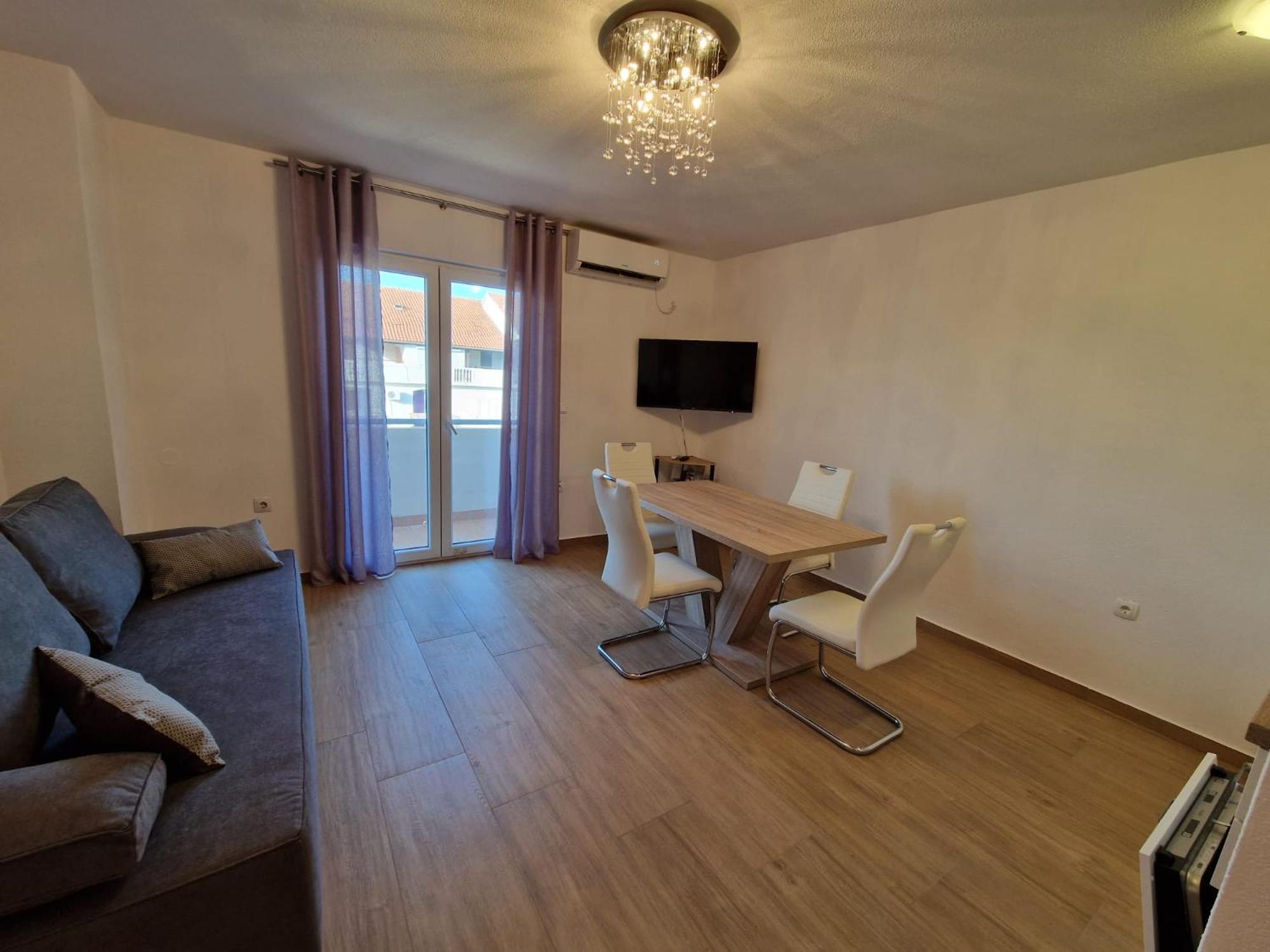 One-Bedroom Apartment with Sea View photo 1