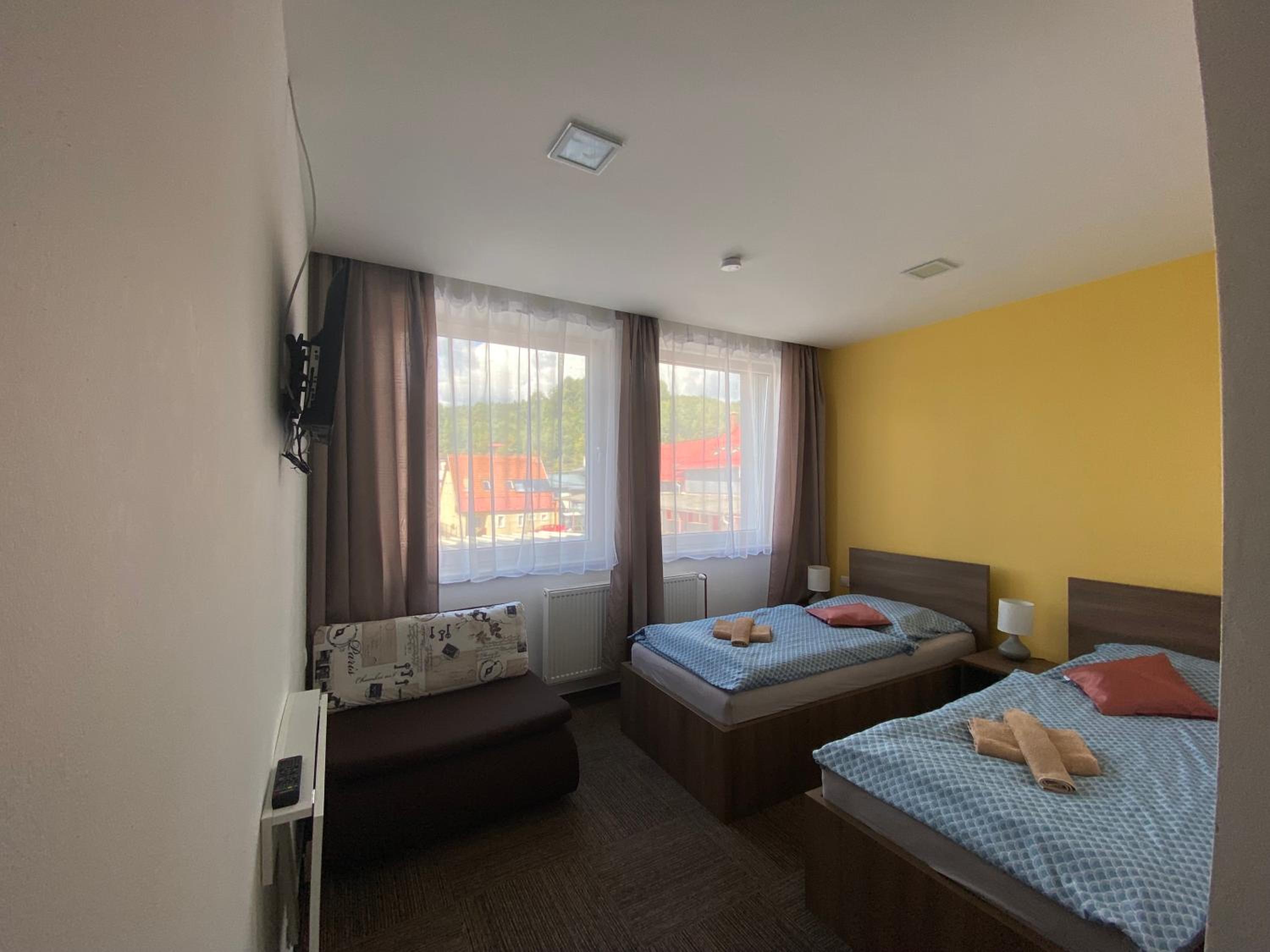 Standard Twin Room - Photo 5