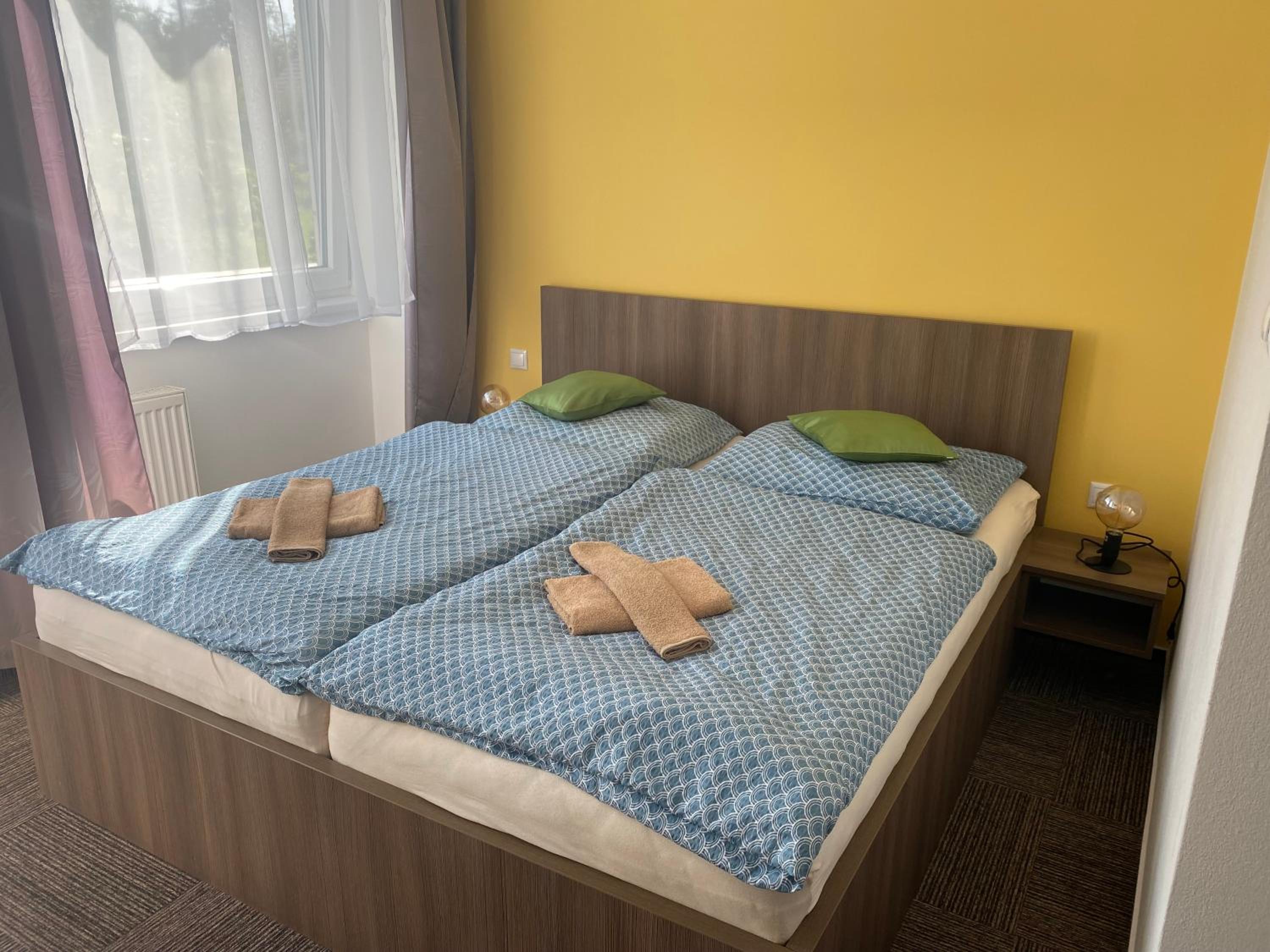 Standard Twin Room - Photo 4