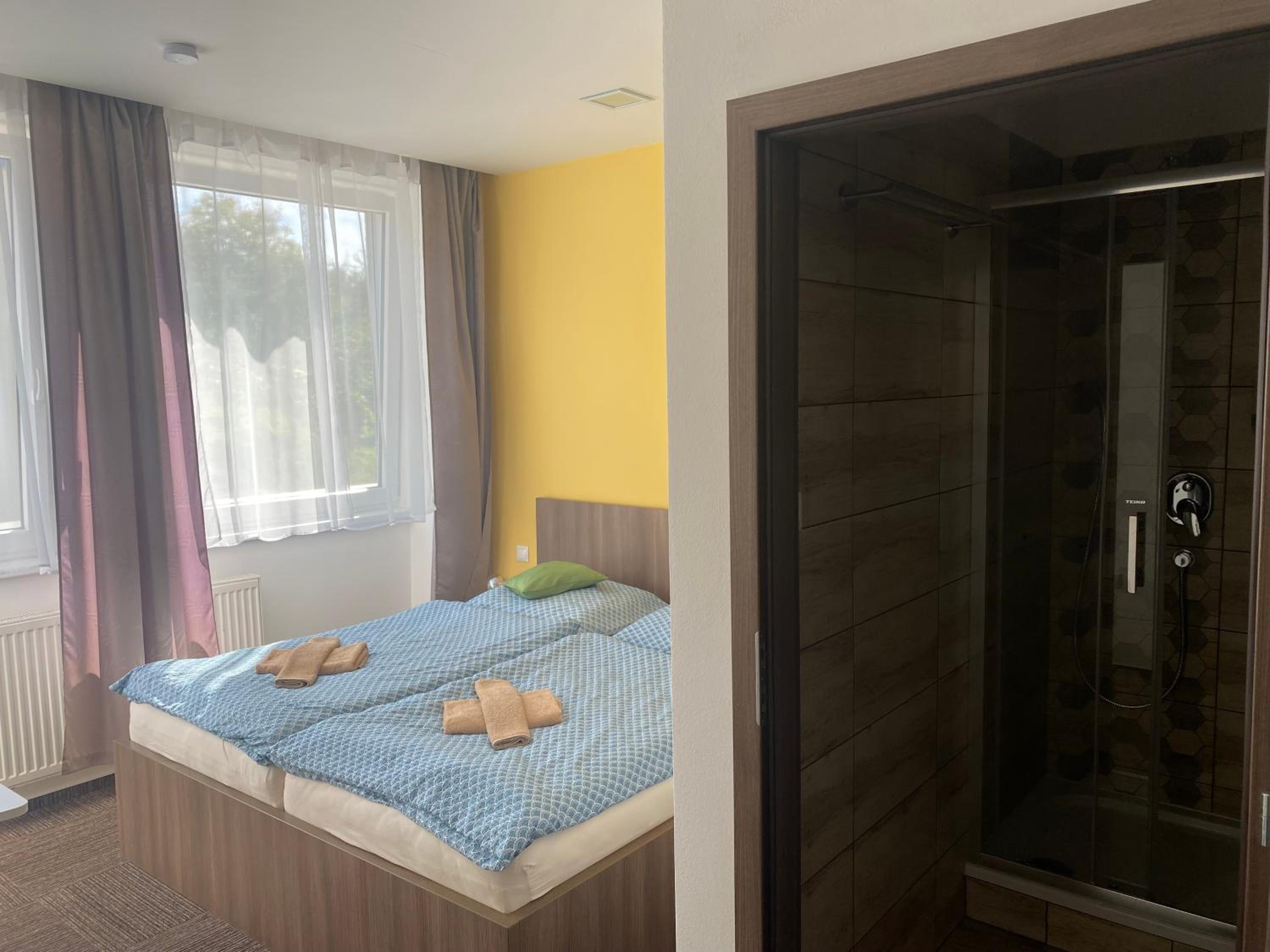 Standard Twin Room - Photo 2