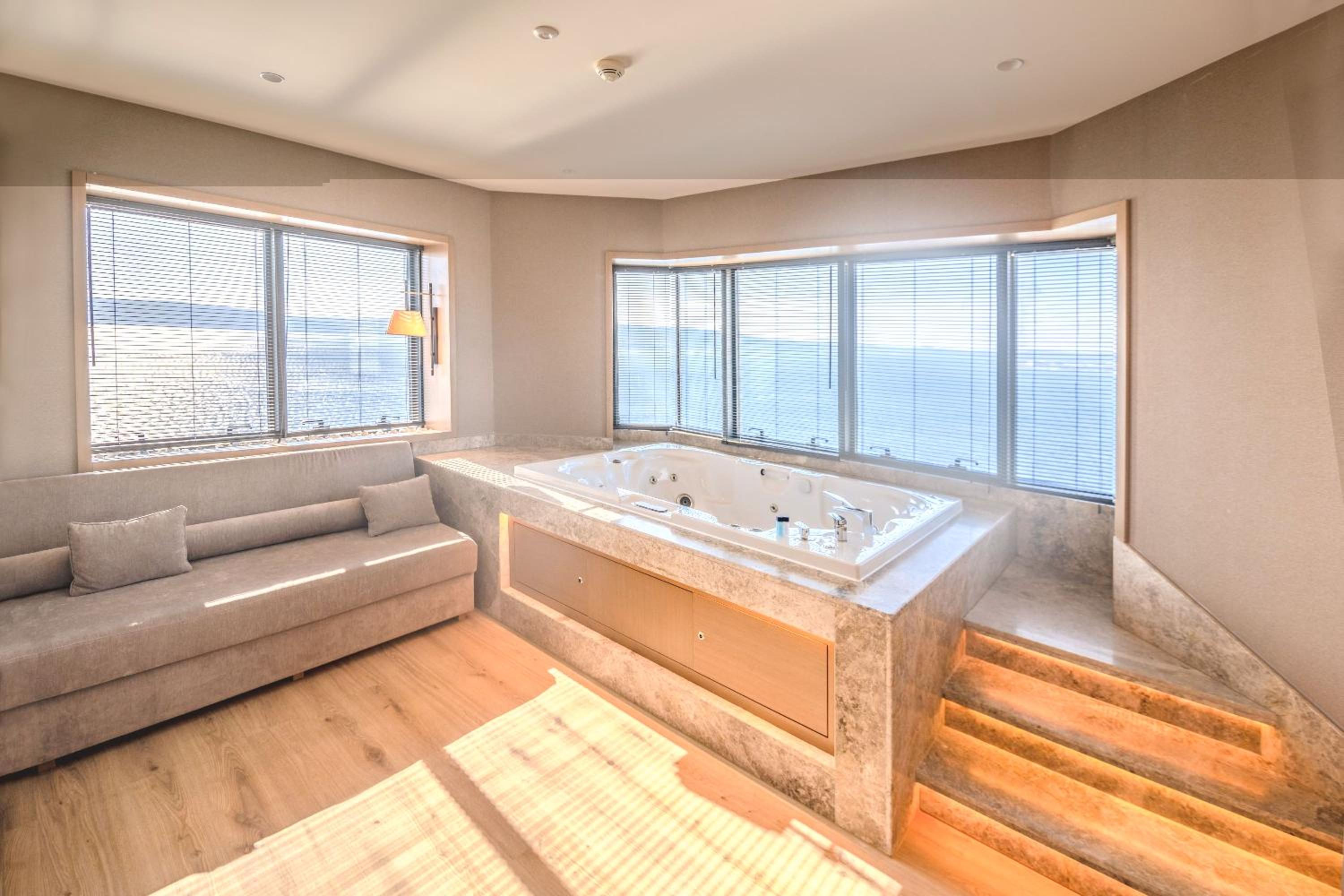 King Suite with Spa Bath