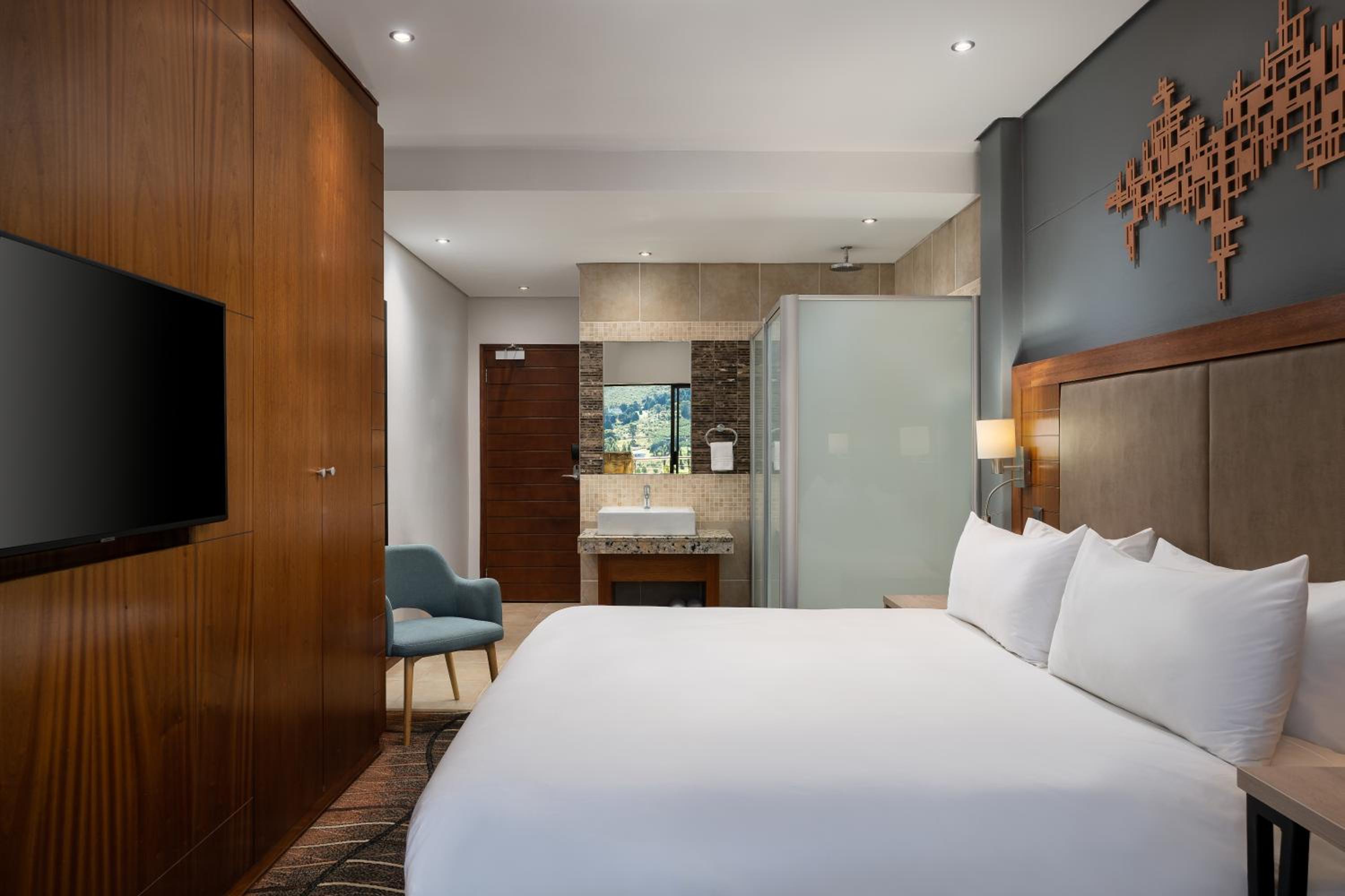 Guest Room, 1 King - Photo 14