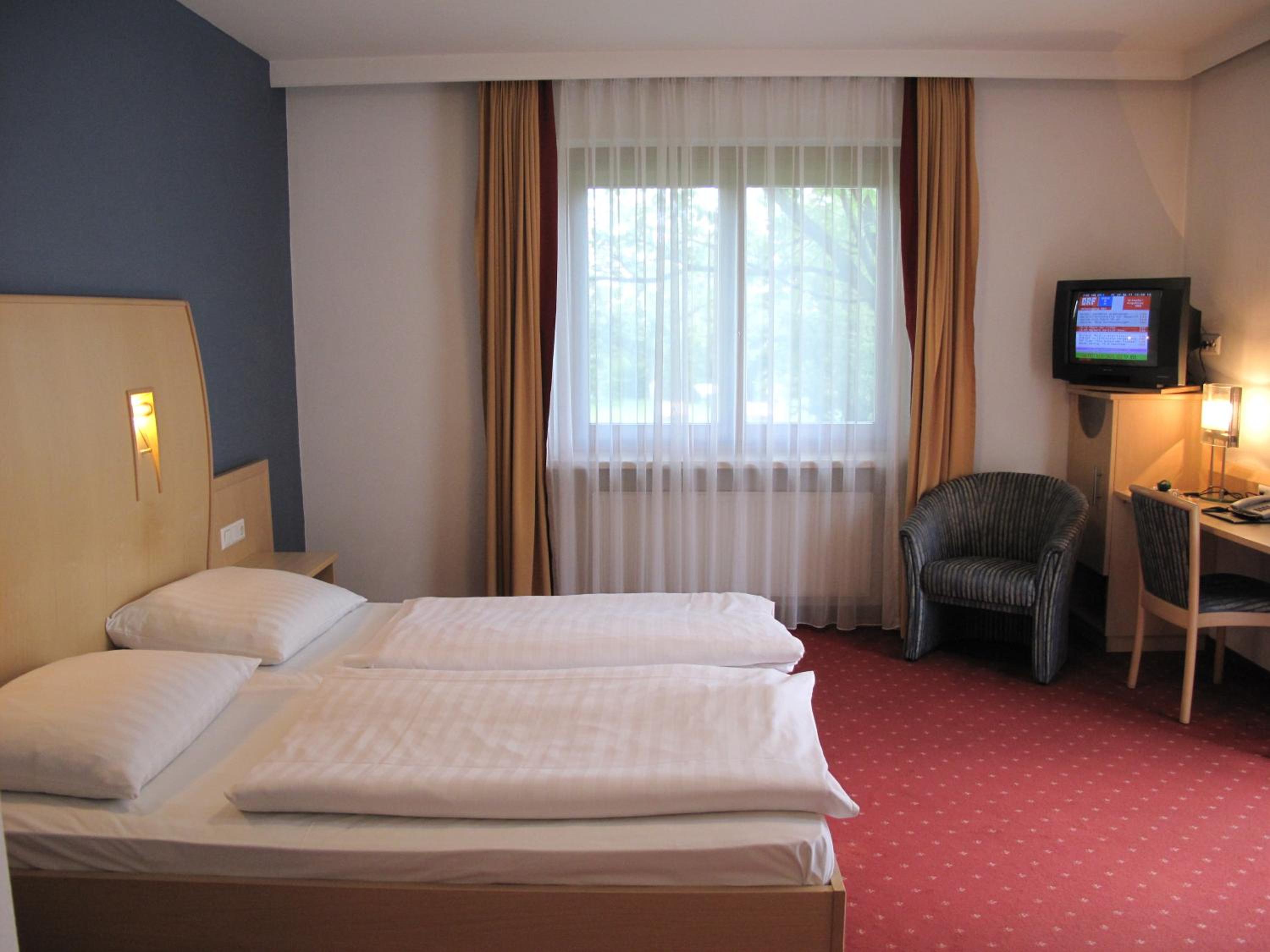 Double or Twin Room - Photo 5