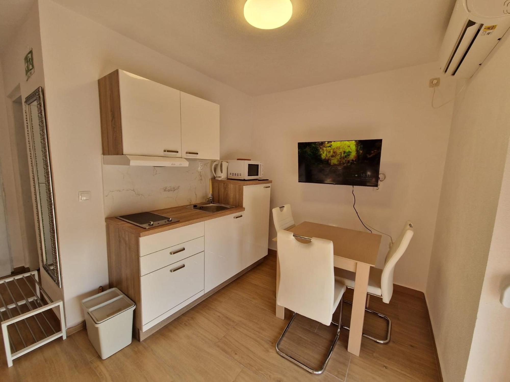 One-Bedroom Apartment with Sea View and Balcony photo 2