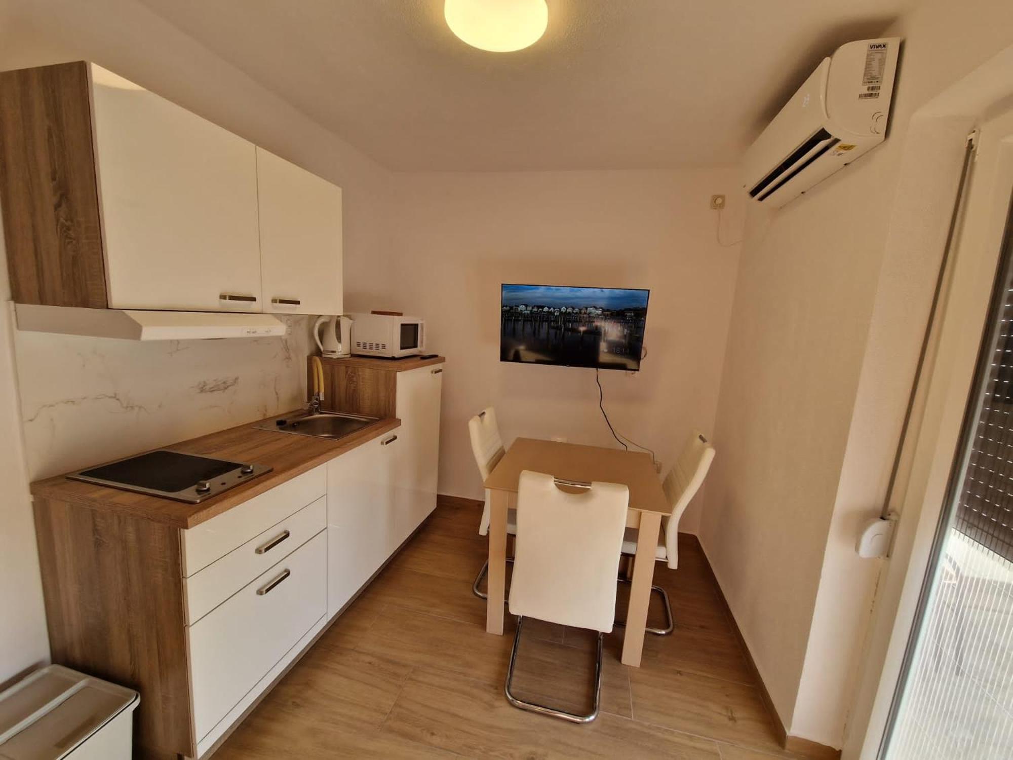 One-Bedroom Apartment with Sea View and Balcony photo 3