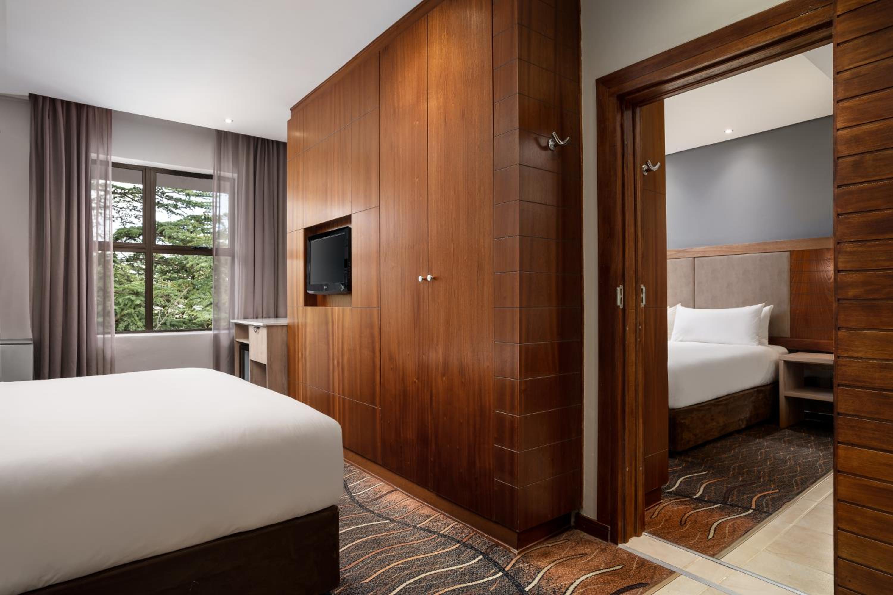 Guest Room, 1 King - Photo 13