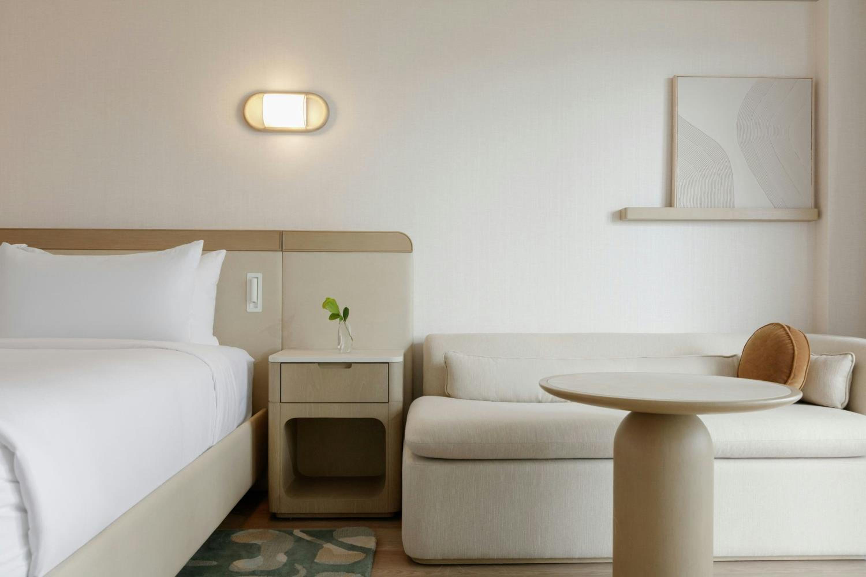 Deluxe Guest room, 1 King, Sofa bed, Balcony (Hearing Accessible)