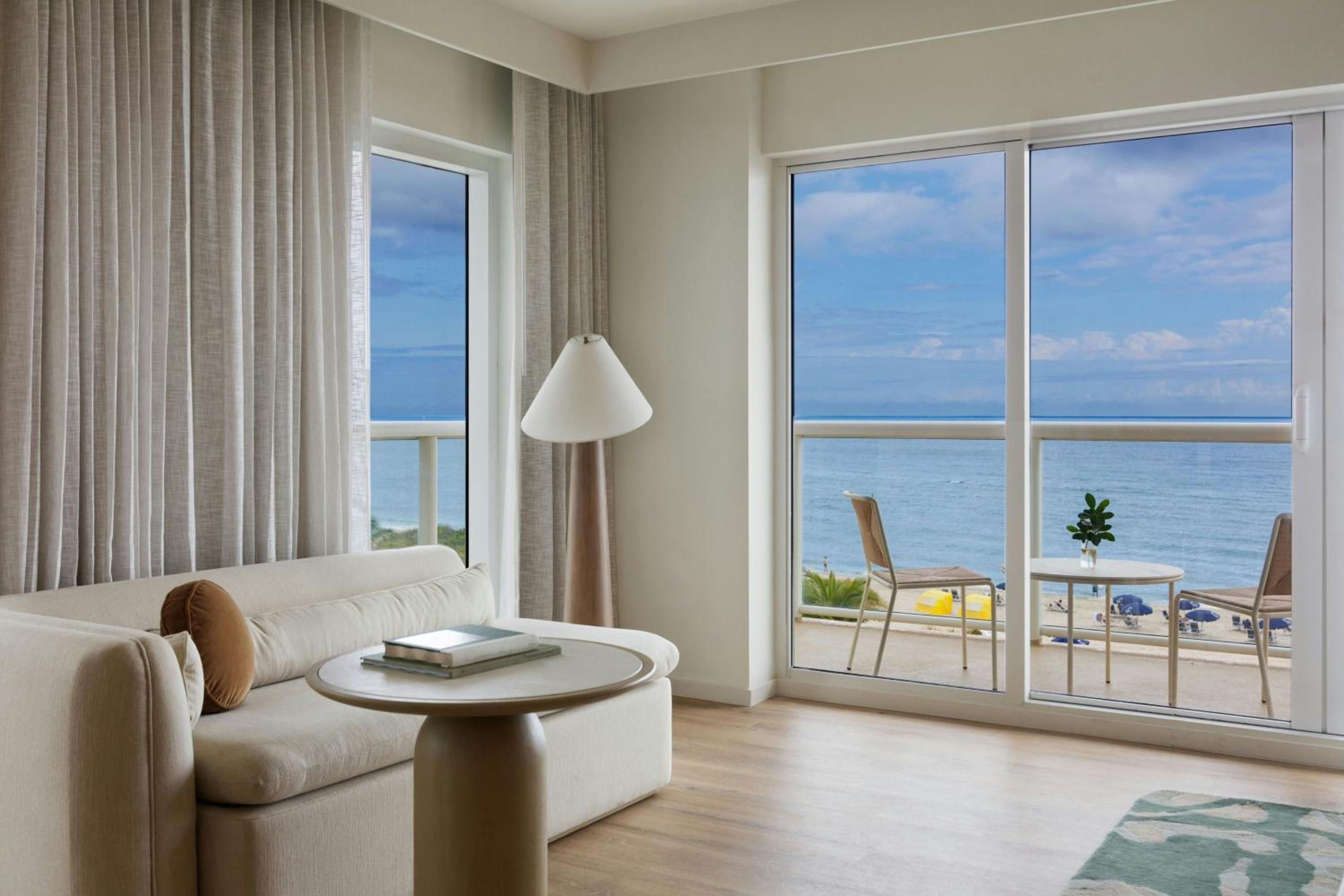 Large Balcony, Larger Guest room, 1 King, Oceanfront (Mobility and Hearing Accessible w/Roll-in Shower)