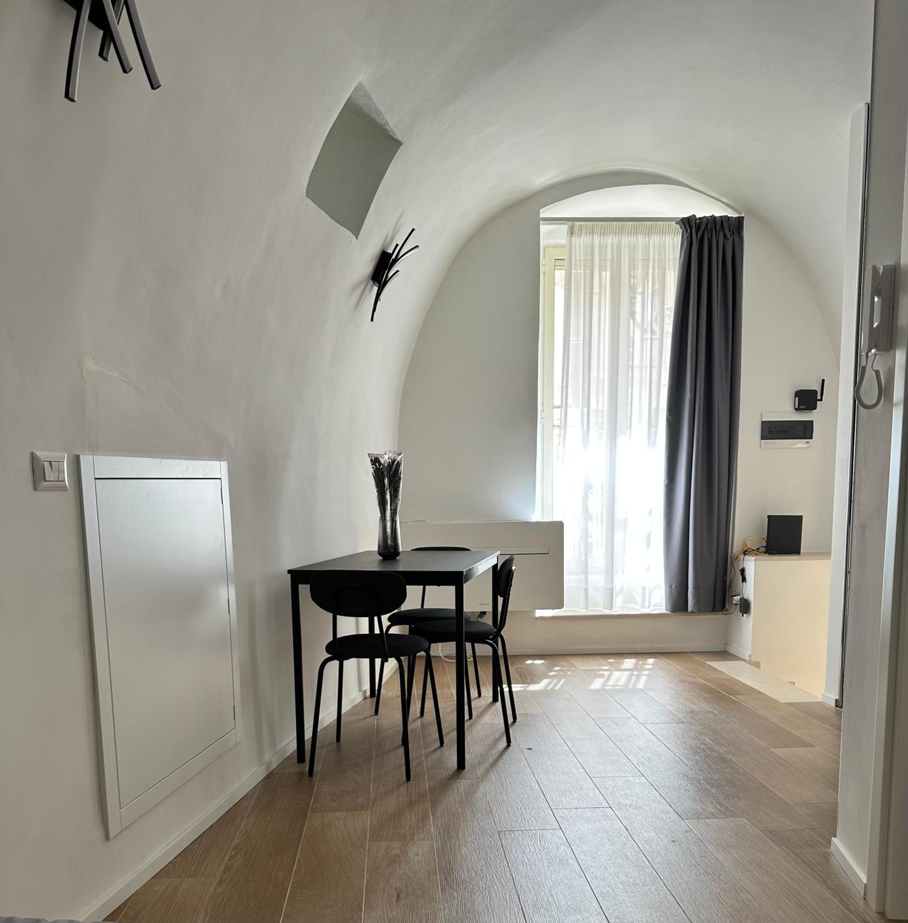 One-Bedroom Apartment photo 2