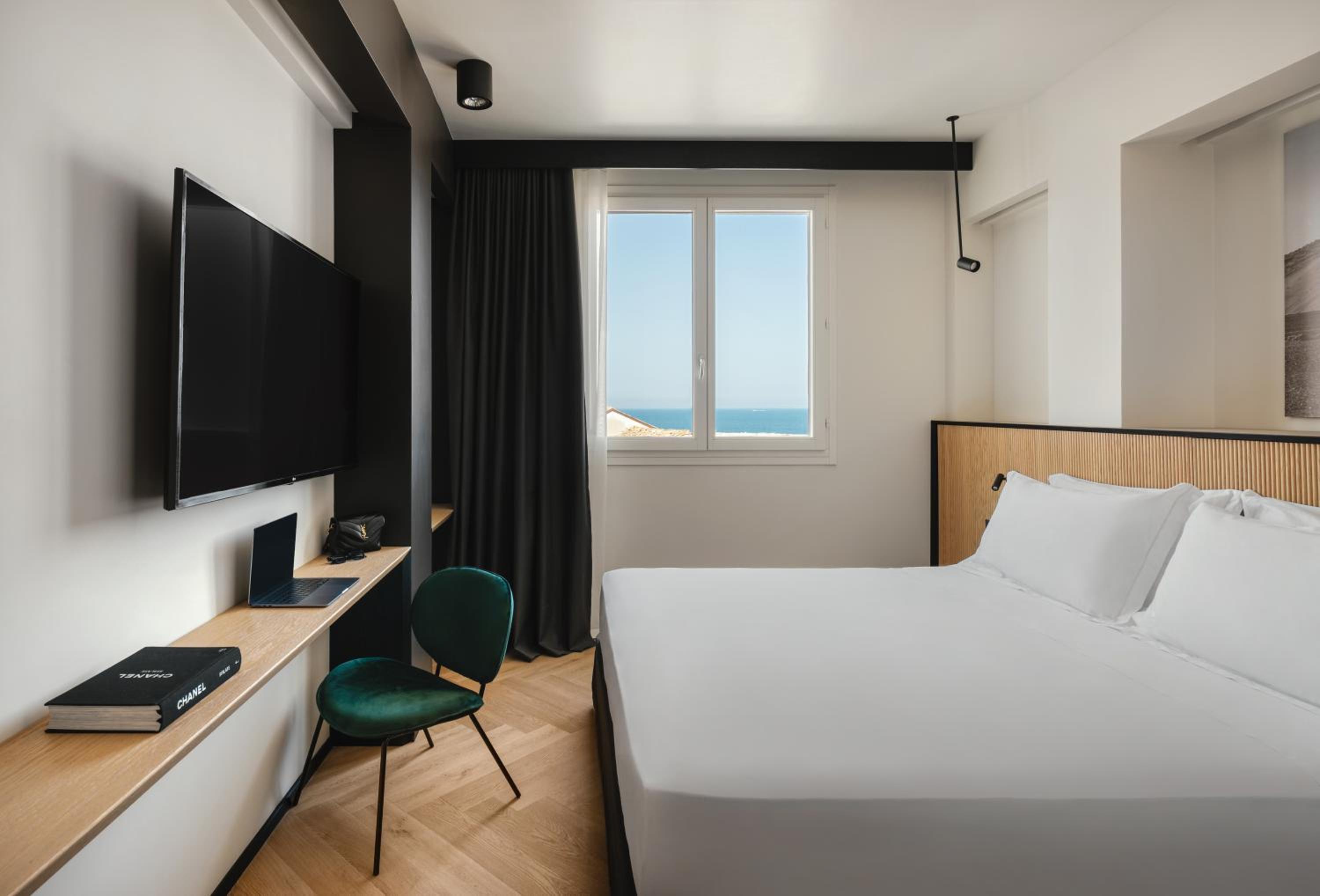 Deluxe Double Room - Photo 1
