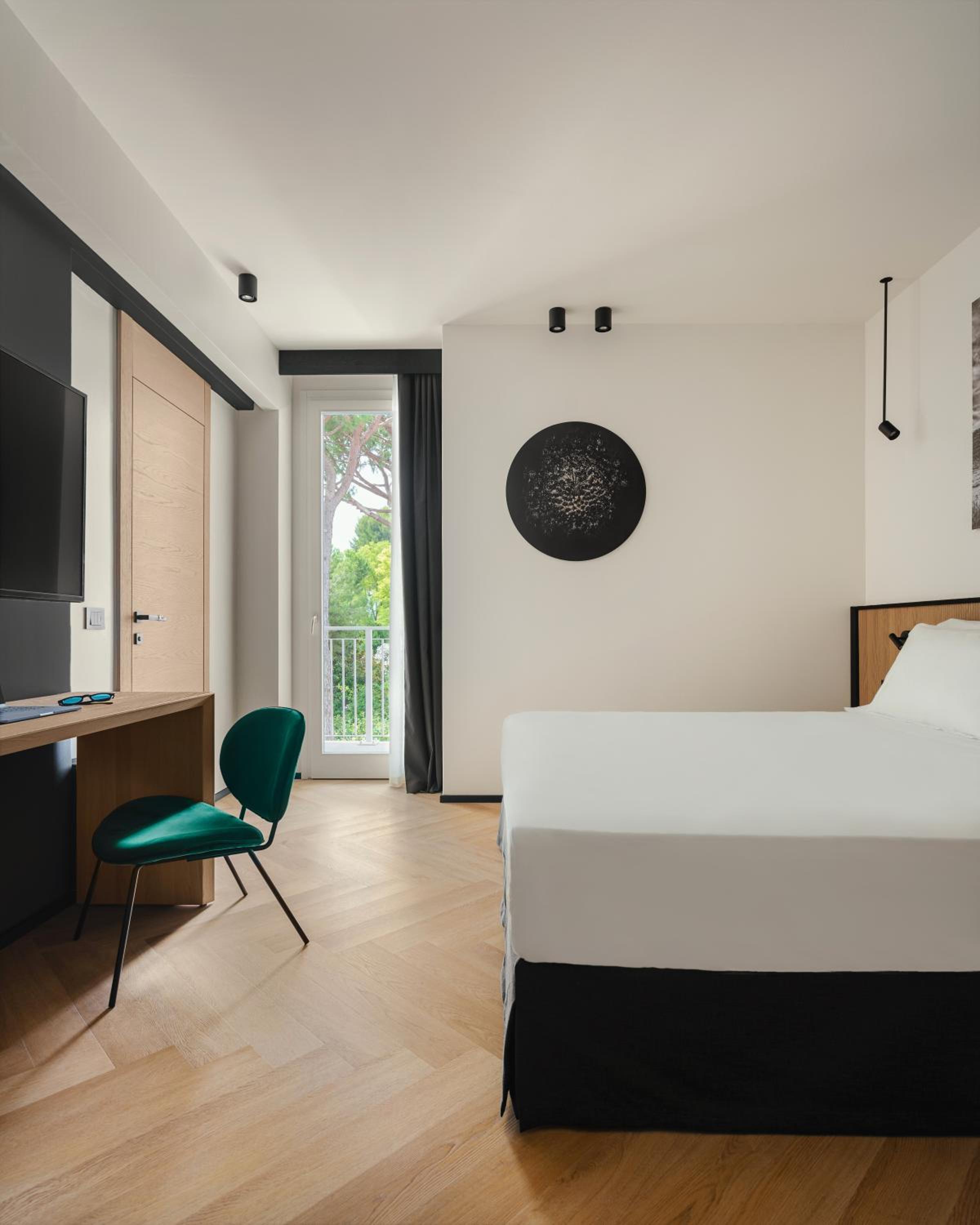 Deluxe Double Room with Balcony - Photo 1