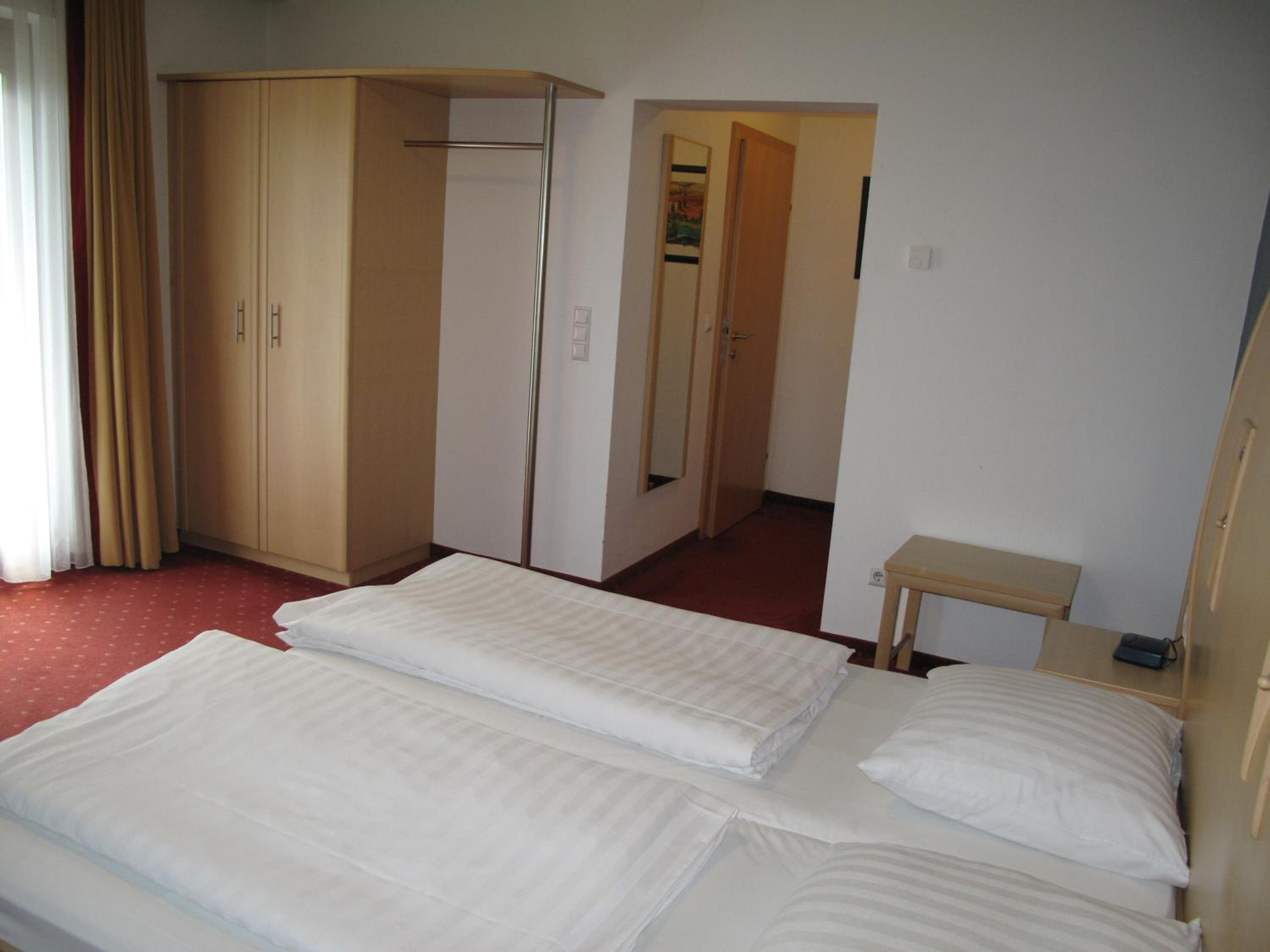 Double or Twin Room - Photo 6