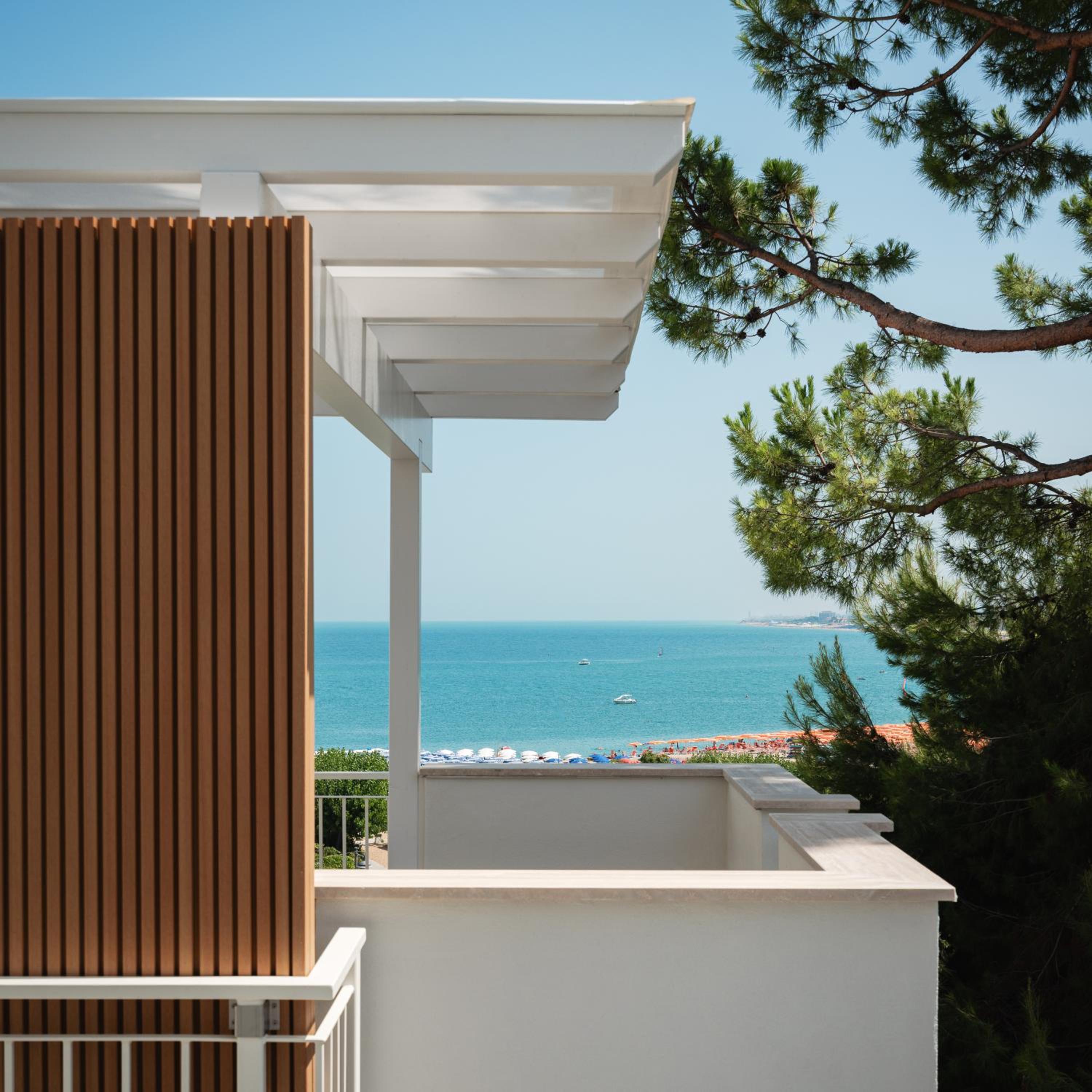Deluxe Double Room with Balcony and Sea View - Photo 7