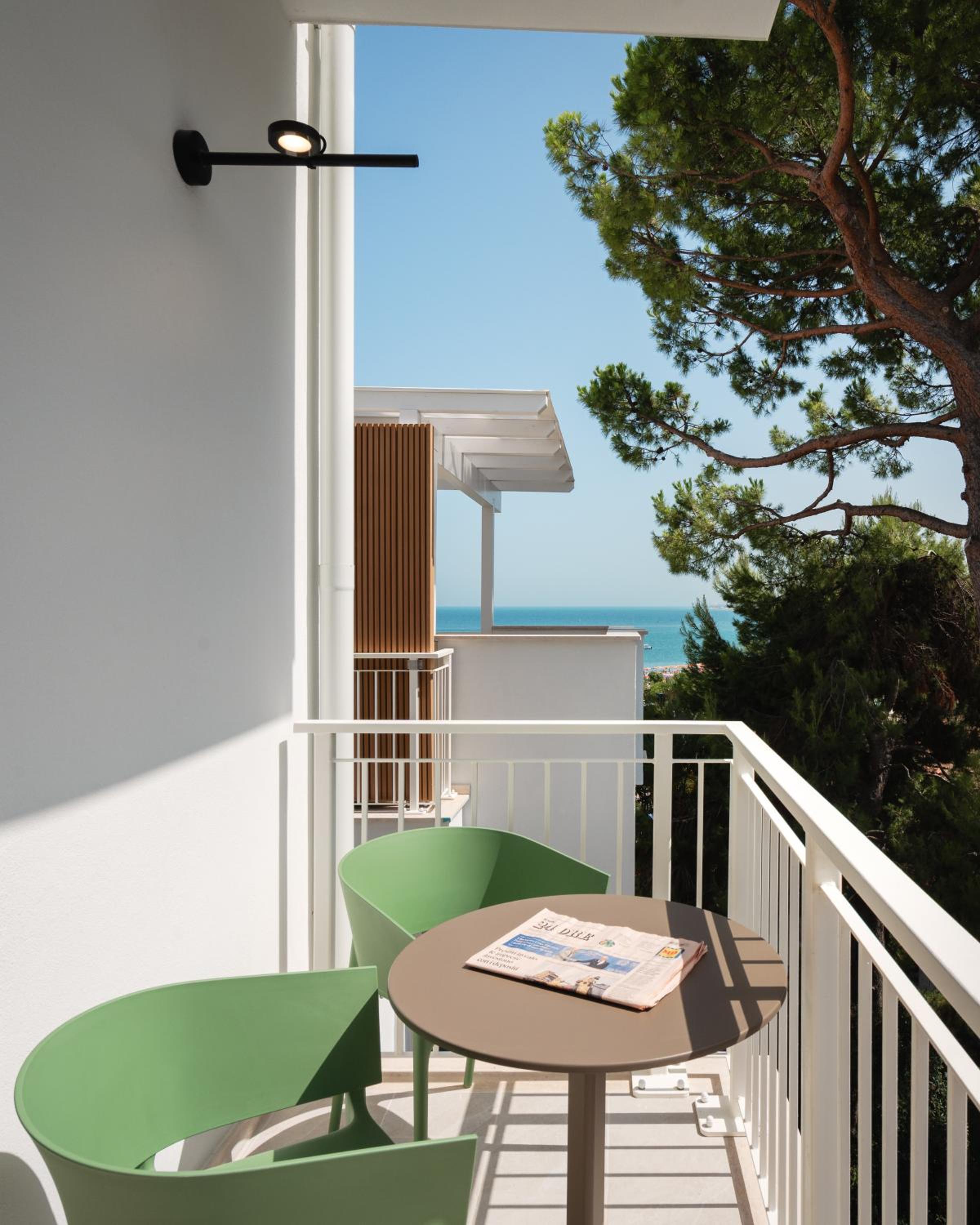 Deluxe Double Room with Balcony and Sea View - Photo 4