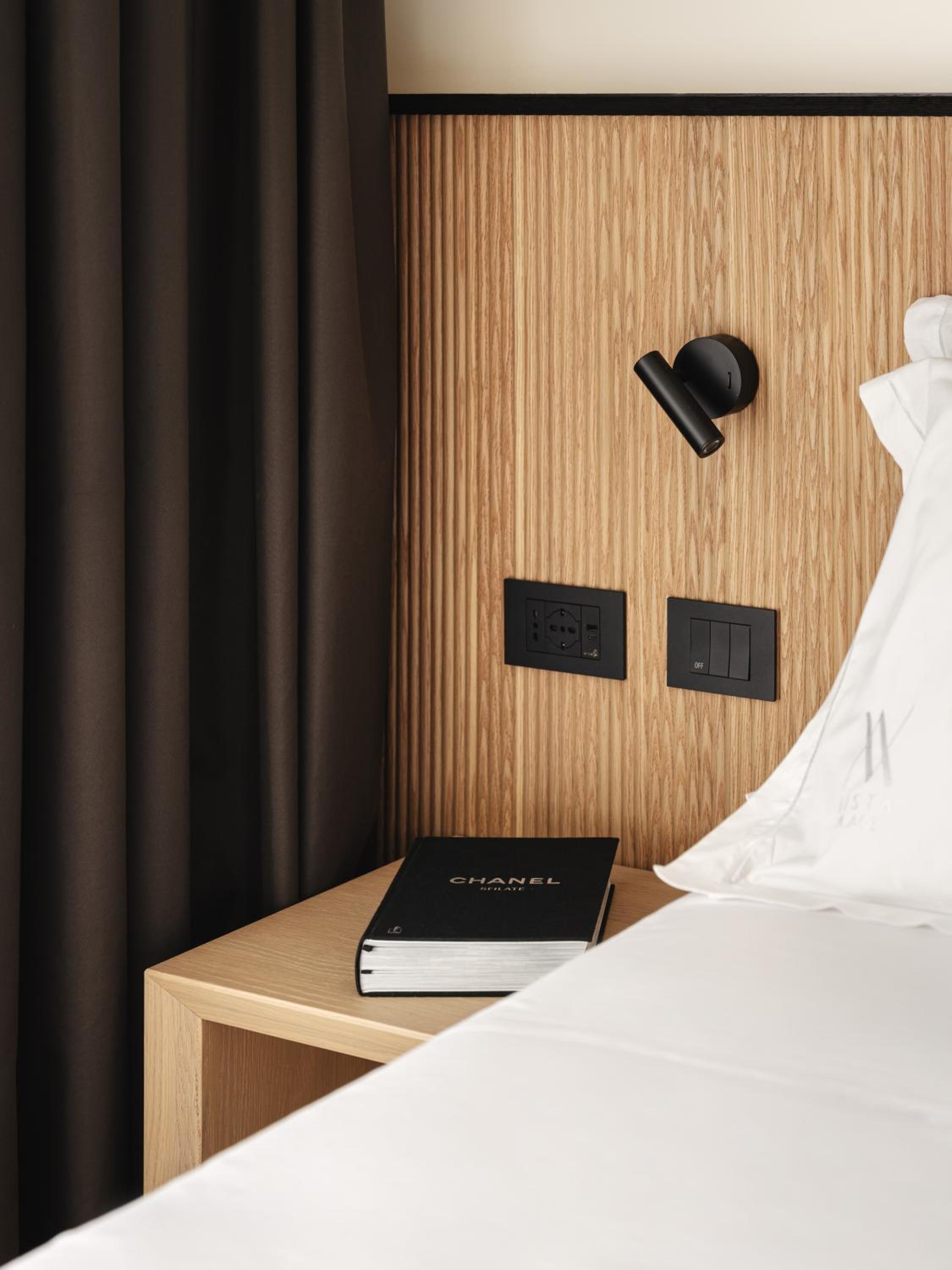Queen Room with Sea View - Photo 4