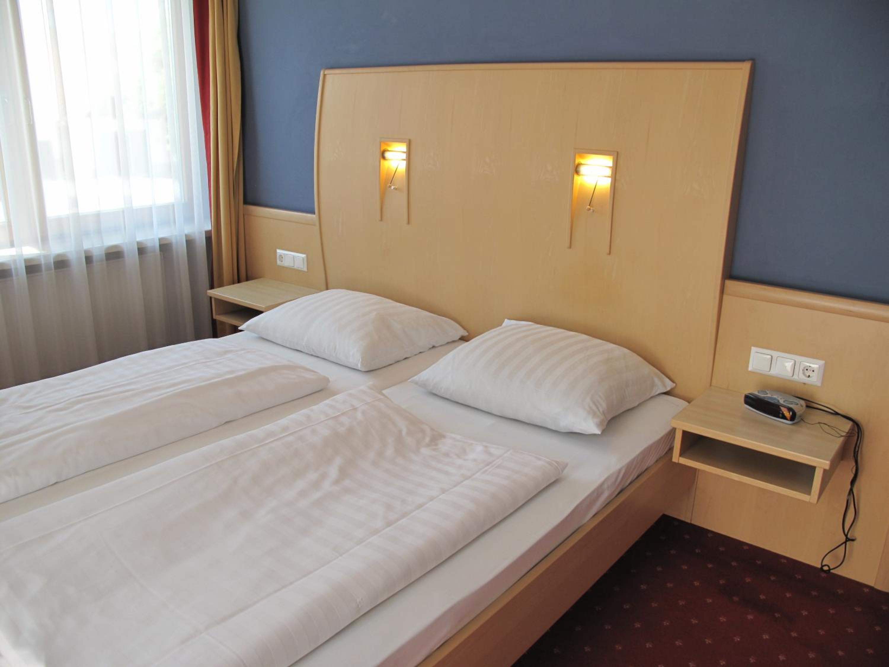 Double or Twin Room - Photo 9