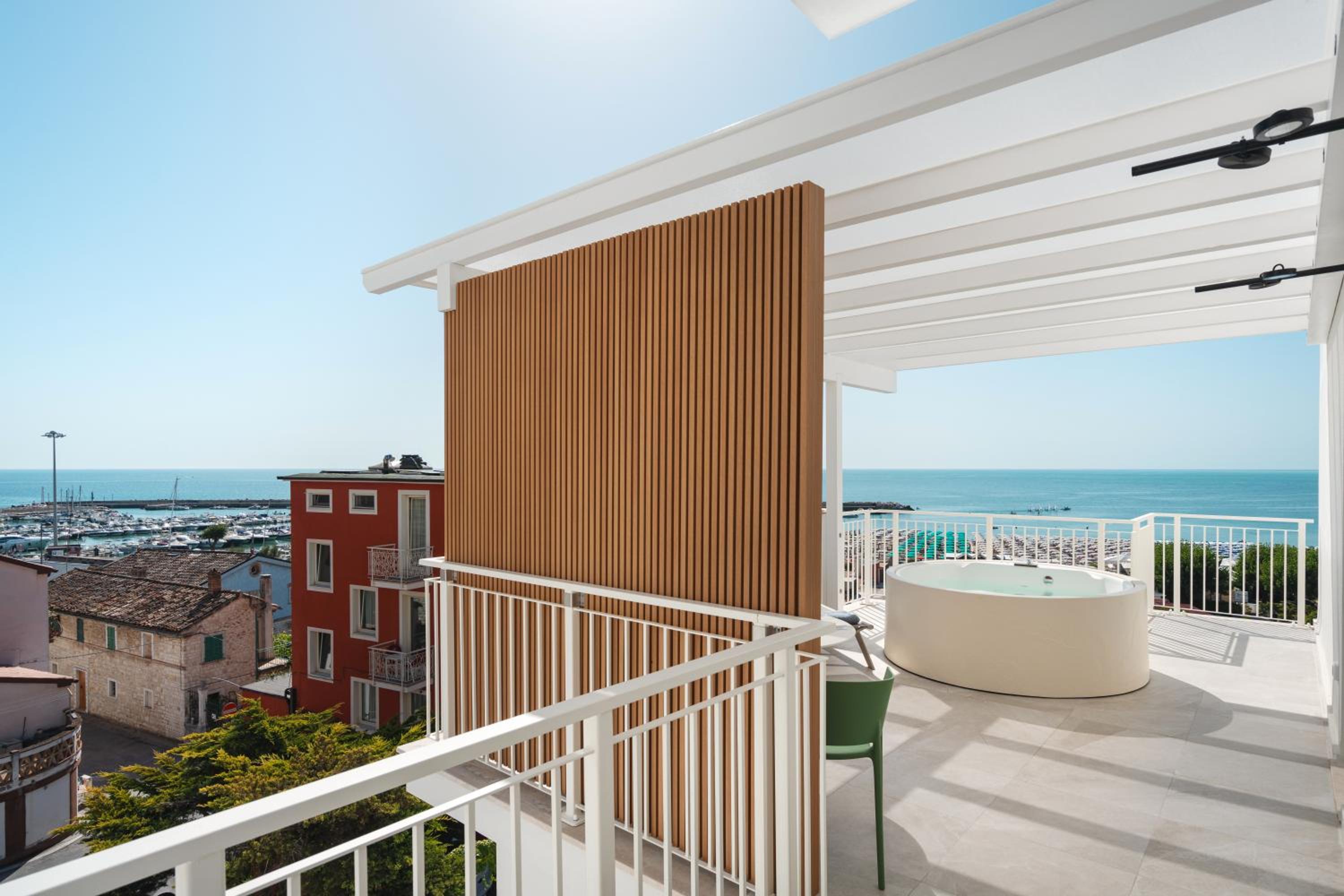 Junior Suite with Sea View - Photo 10