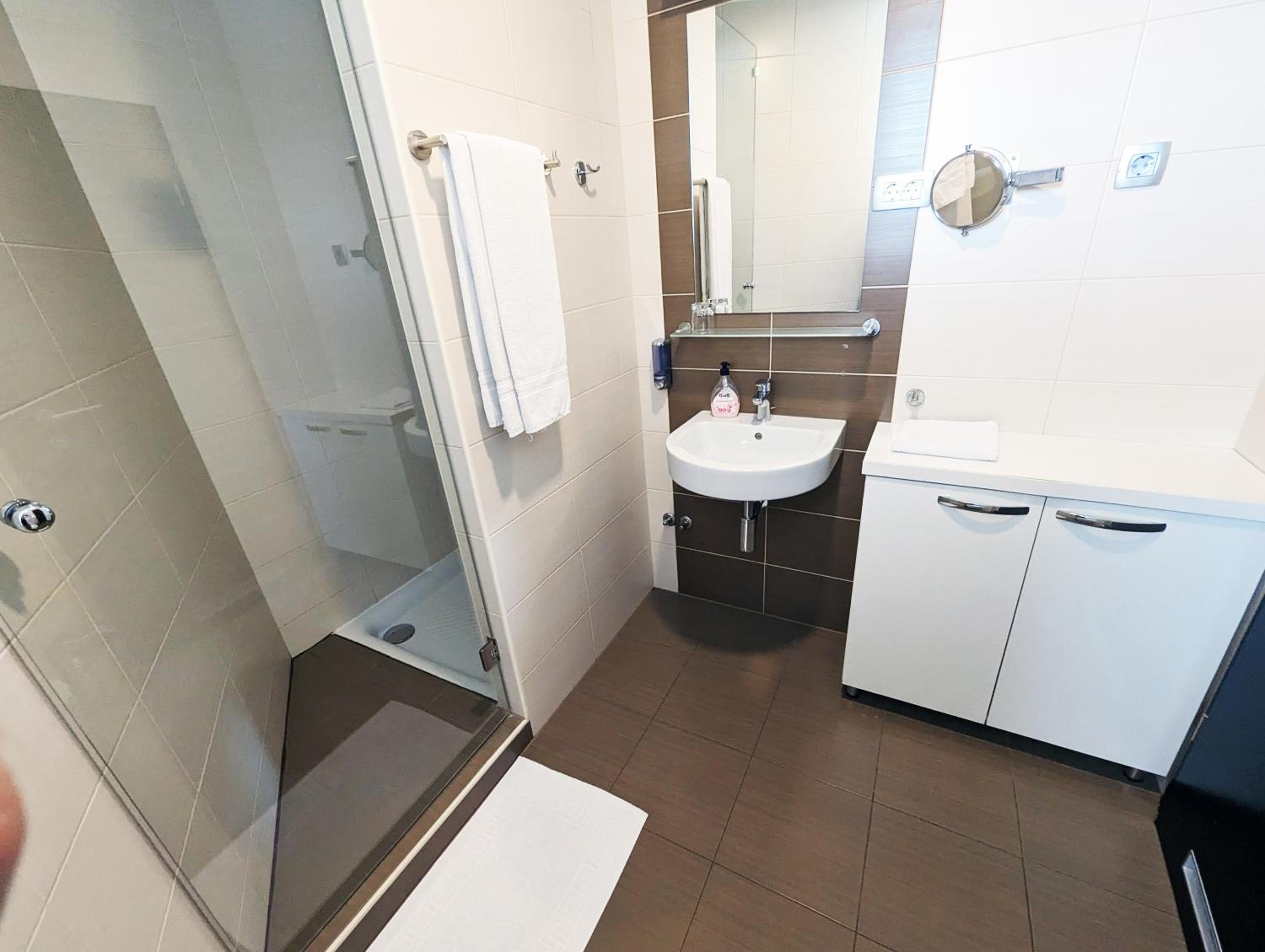Double Room - Photo 6