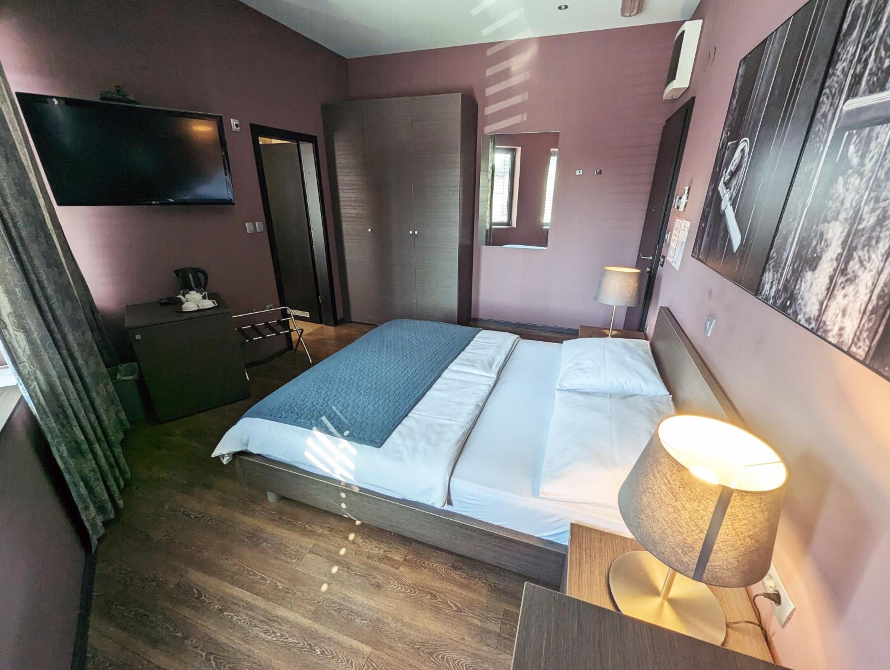 Double Room - Photo 2