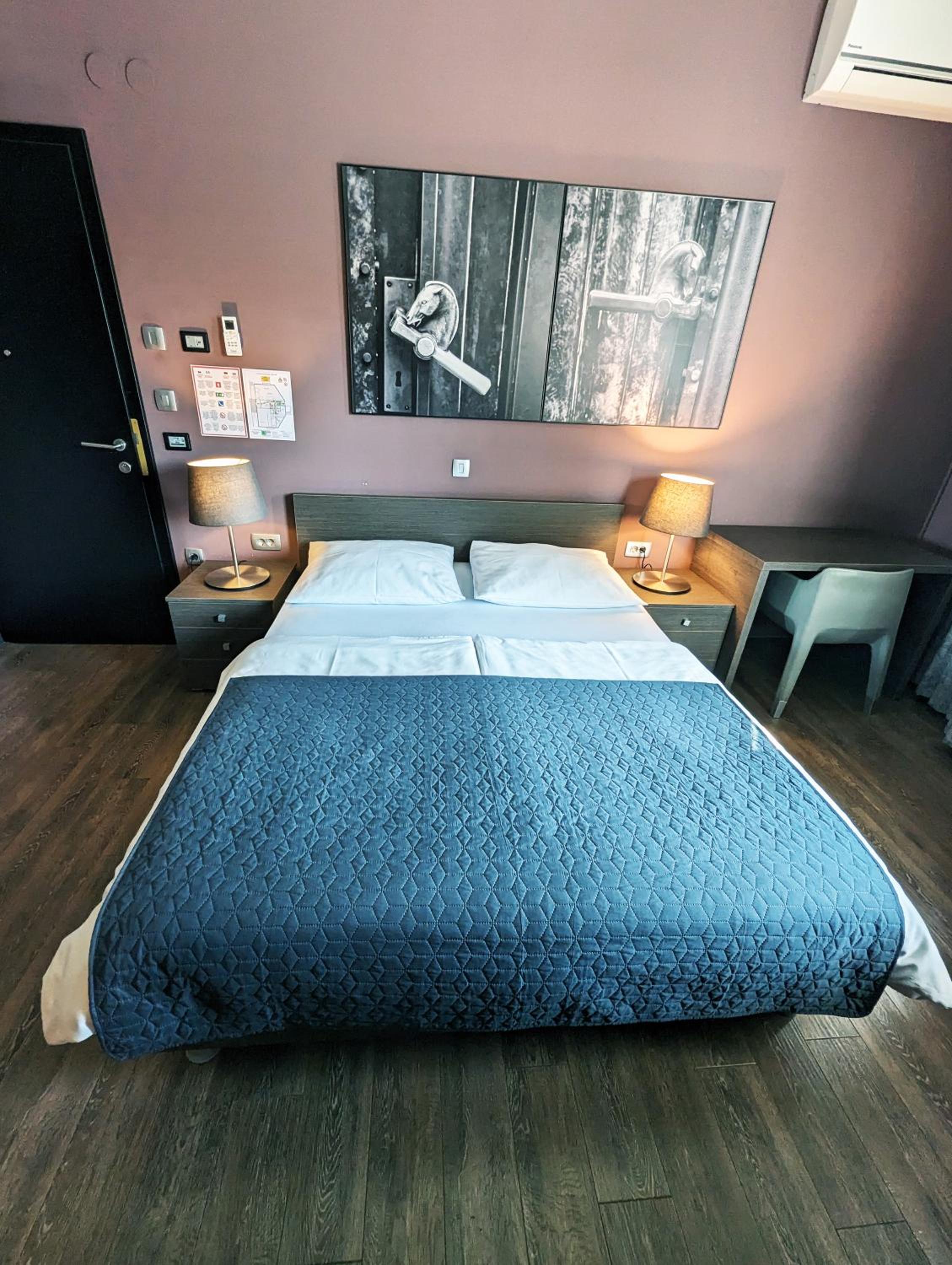 Double Room - Photo 3