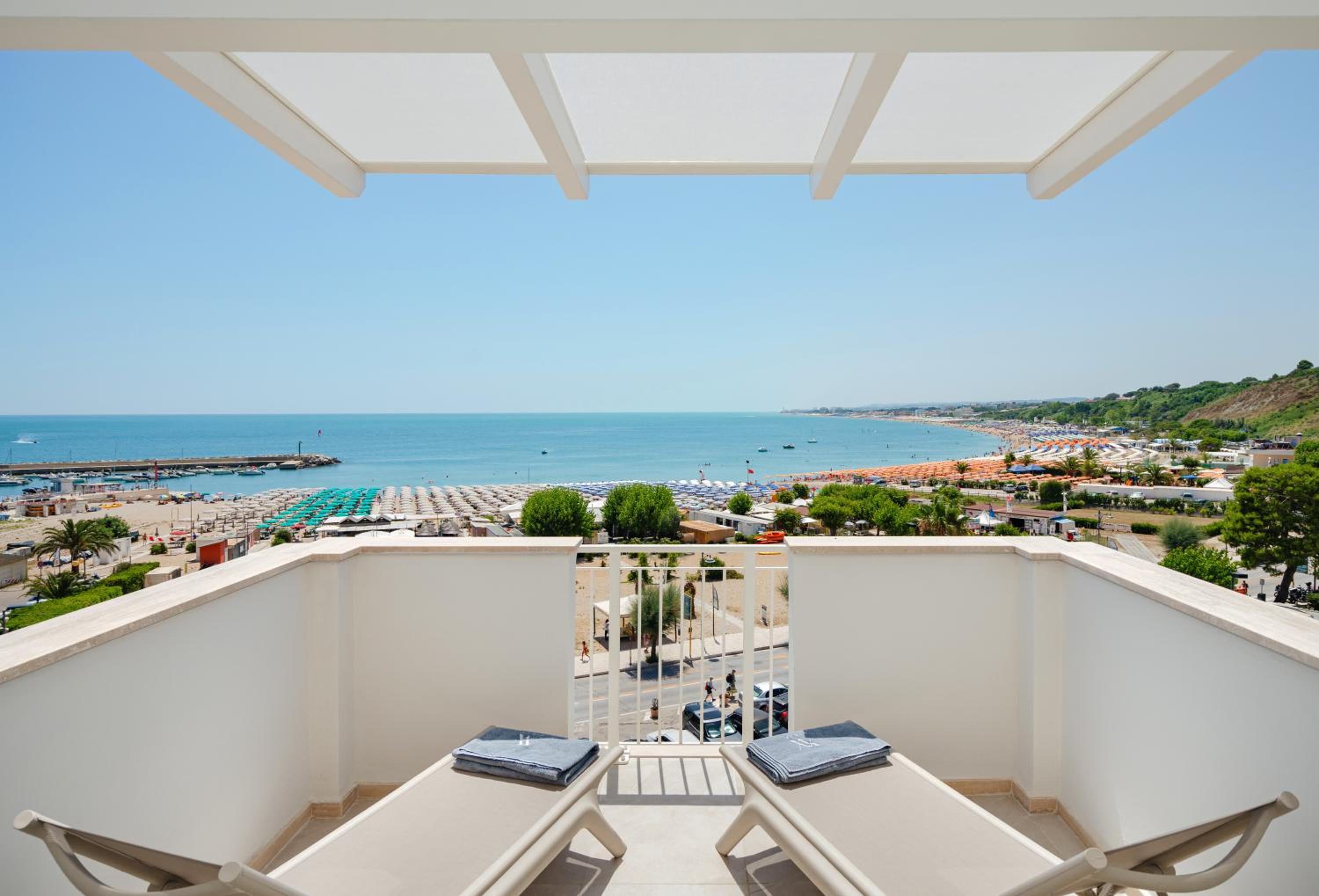 King Suite with Sea View - Photo 2