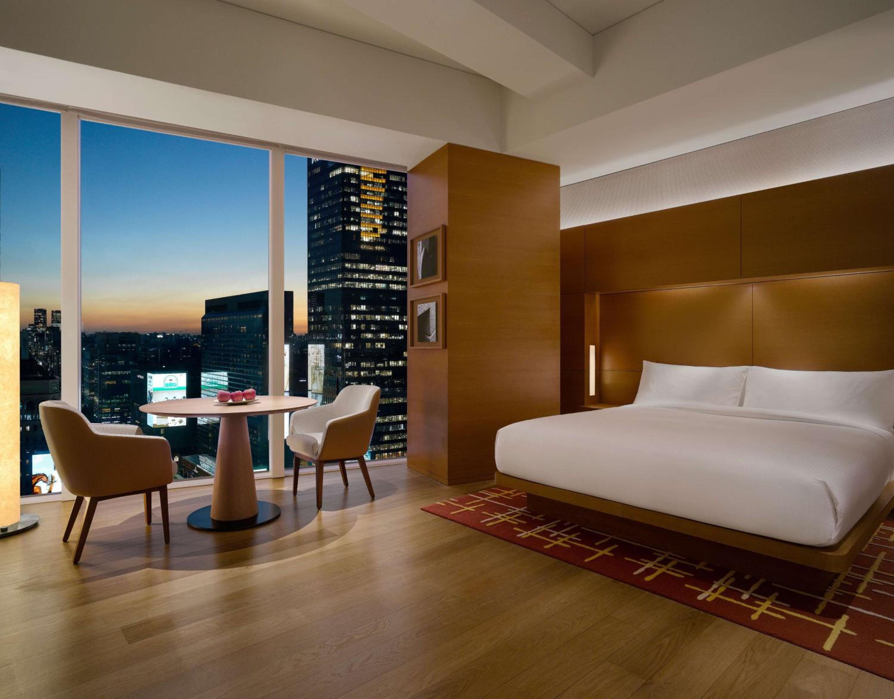 1 King Bed, City View, Deluxe - Photo 2