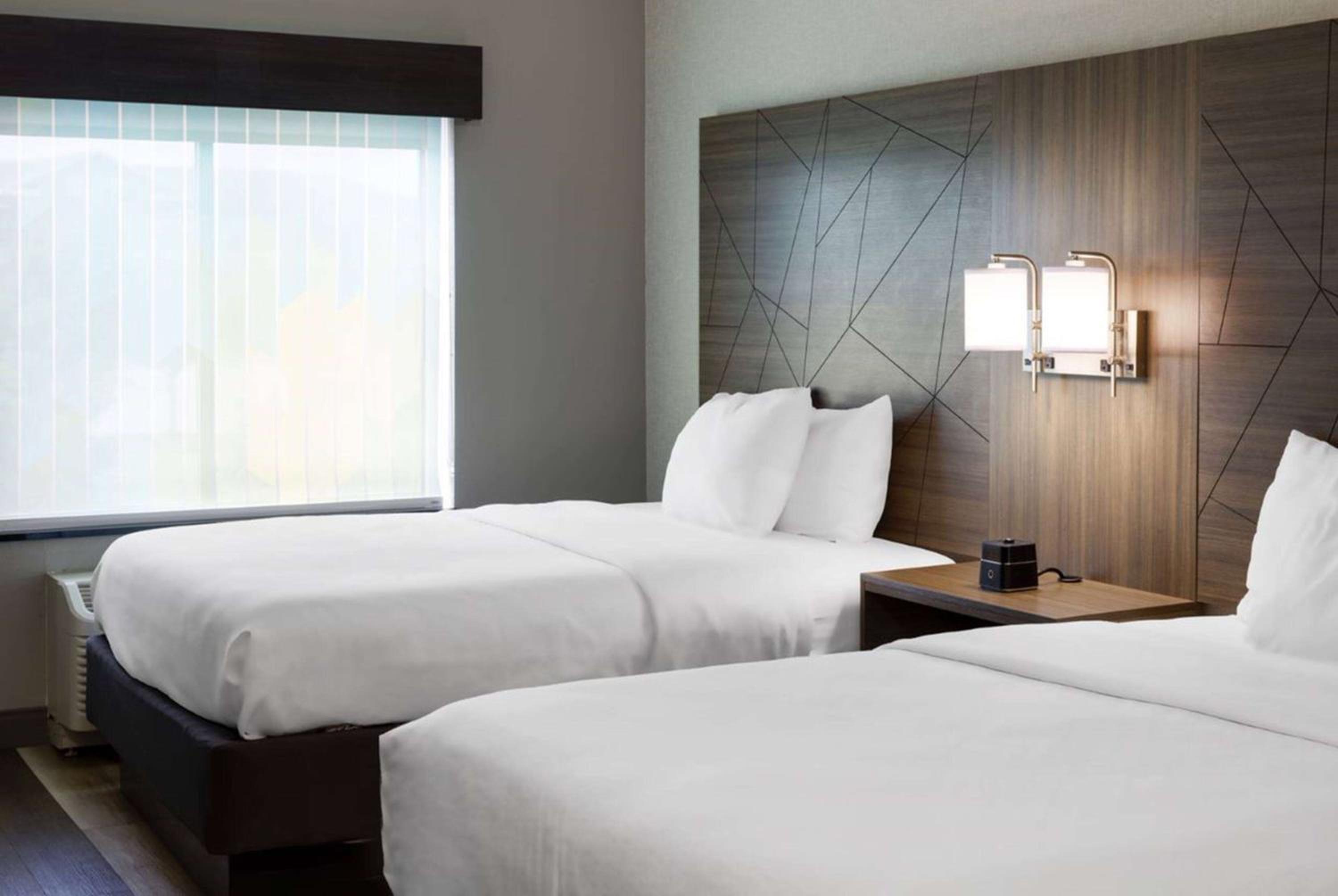 Double Room with Two Double Beds - Photo 2
